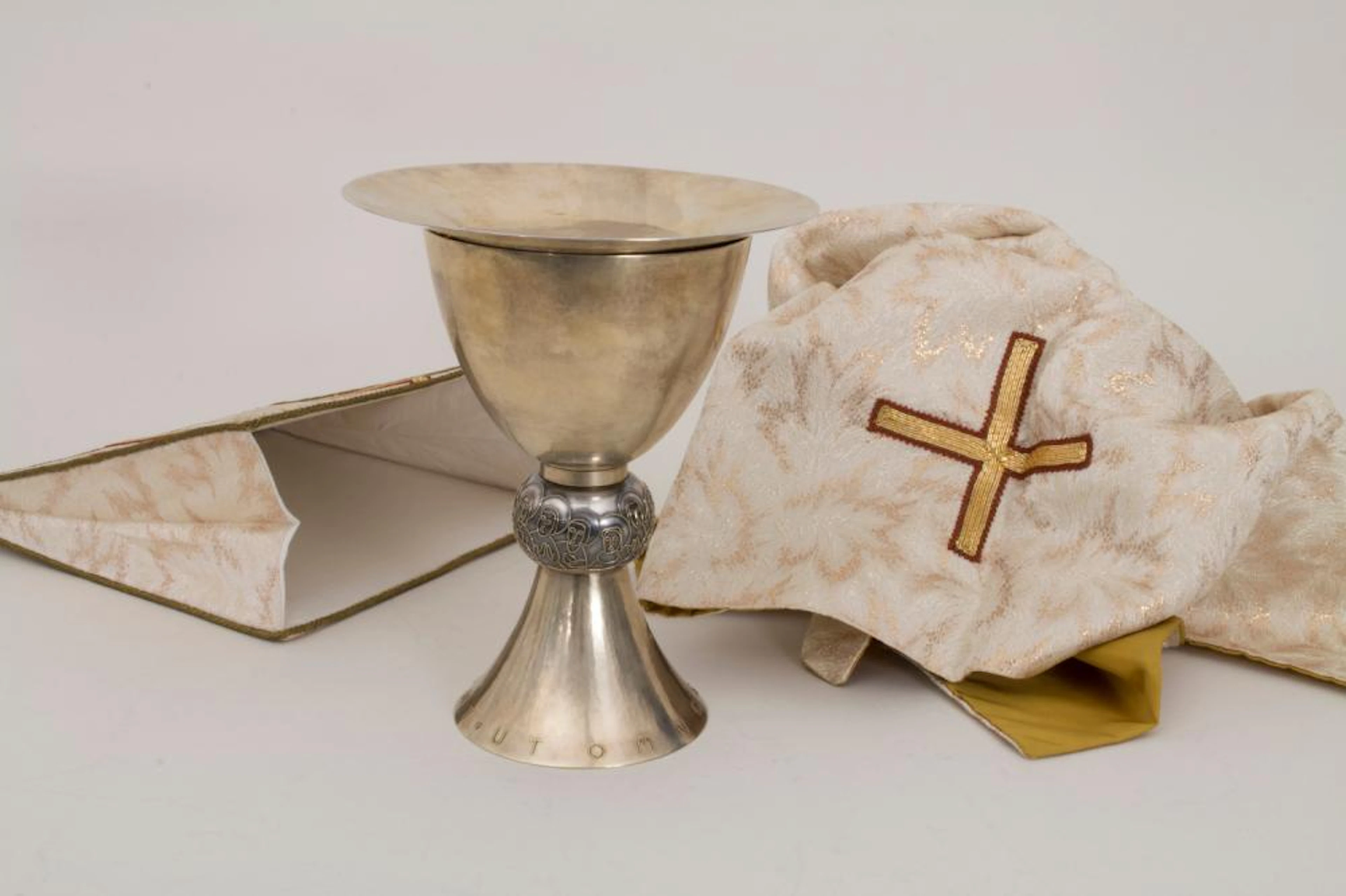 Messkelch mit Patene / A silver chalice with paten