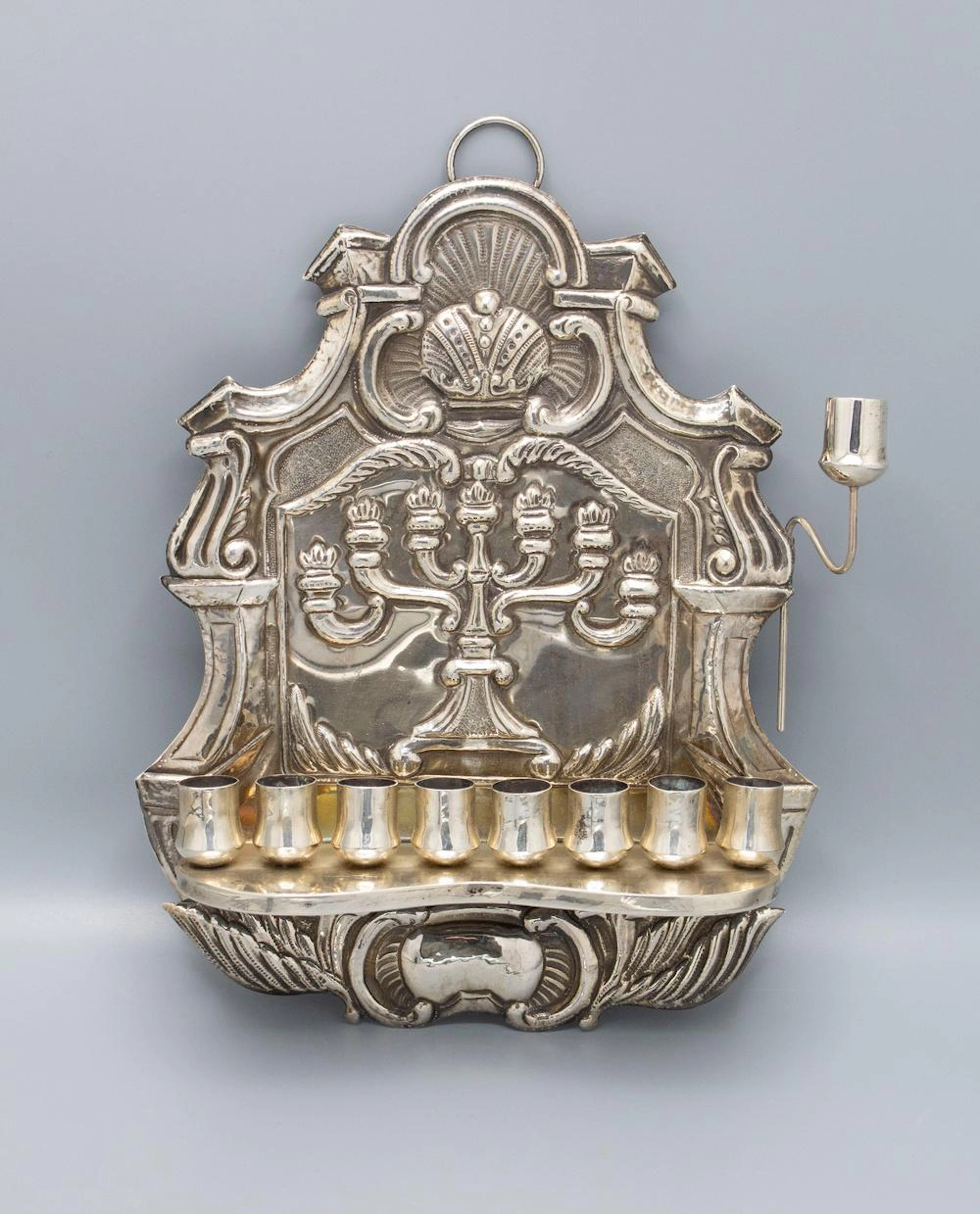 Chanukka (Hanukah) Wandleuchter / A silver Hanukkah wall bracket