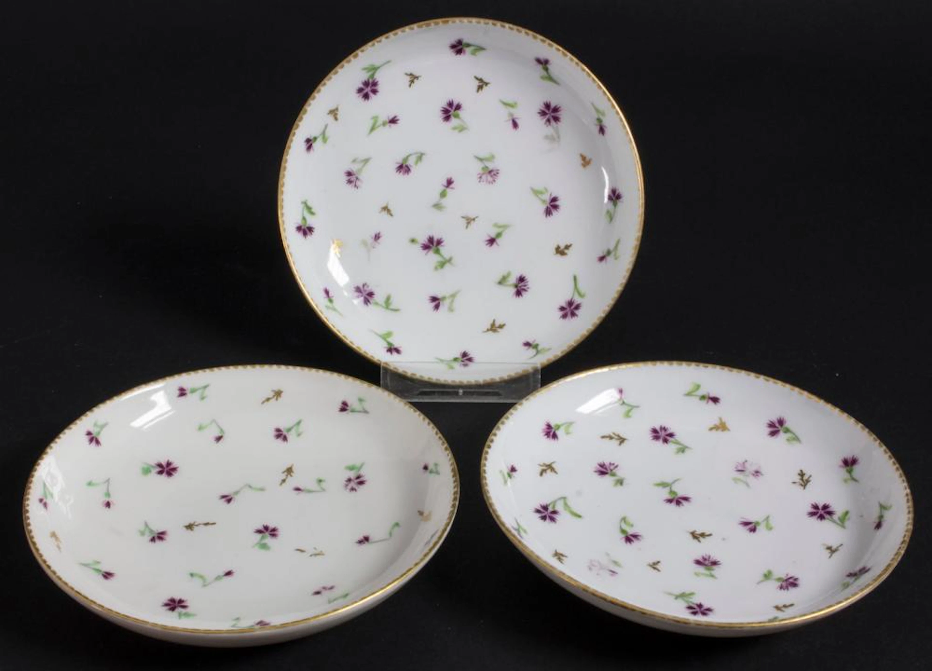3 Unterschalen mit Kornblumen / 2 small dishes with cornflowers