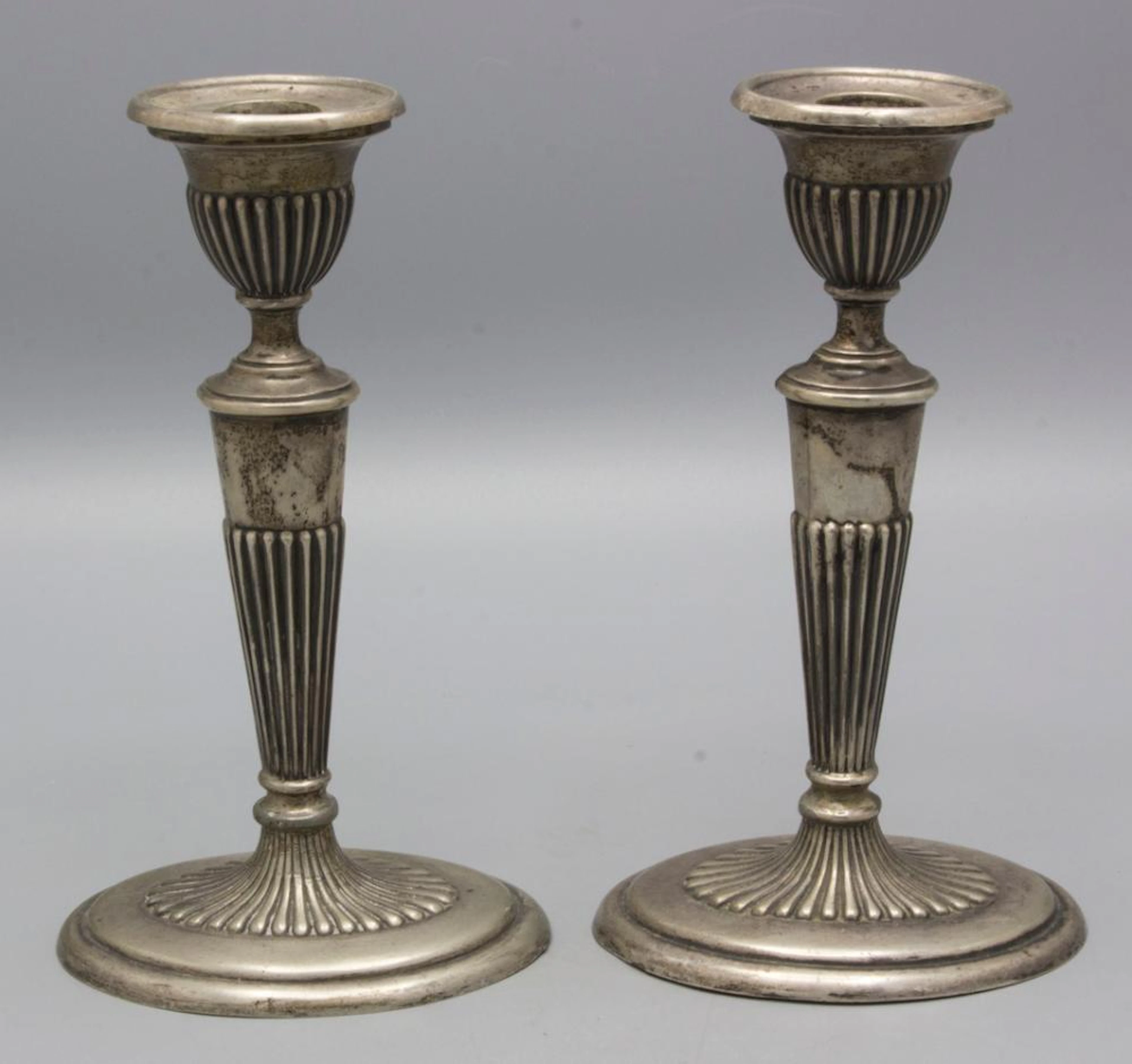 Paar Silberleuchter / A pair of silver candlesticks, Niederlande, Ende 19. Jh.