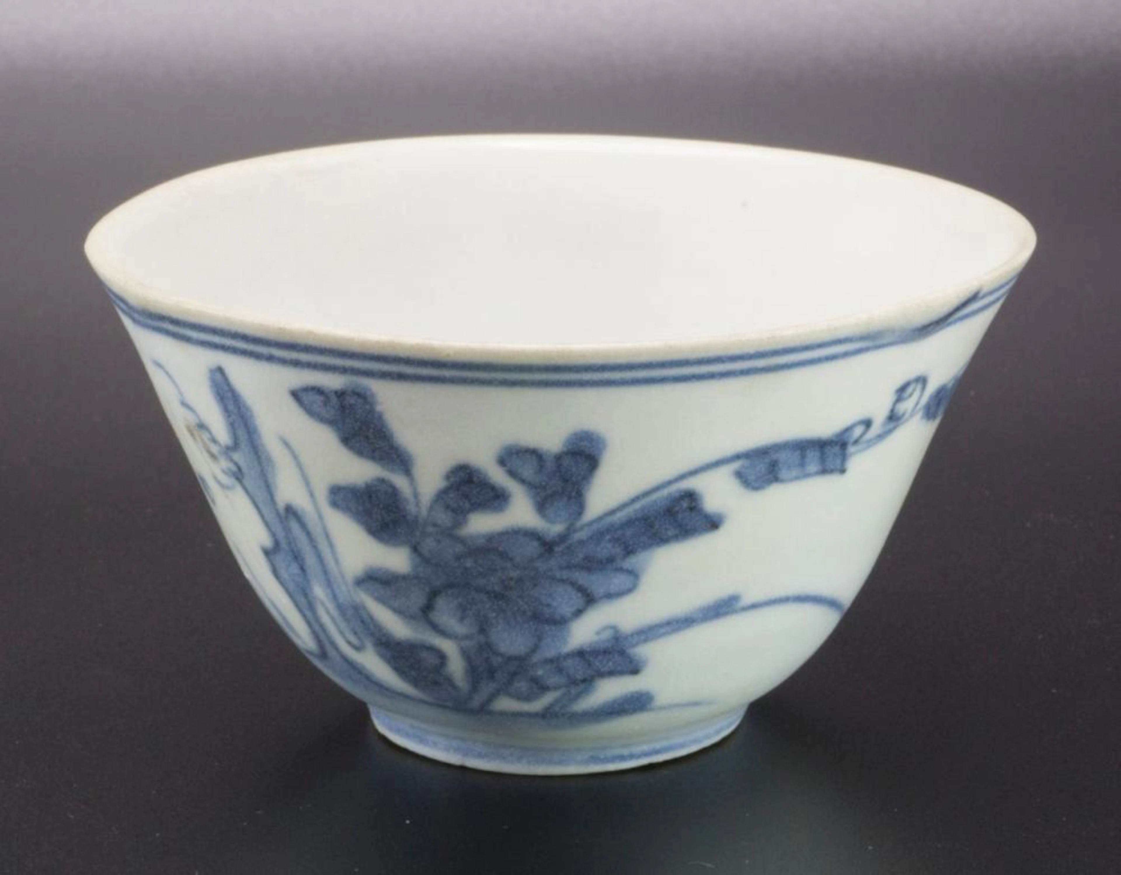 Kumme / A porcelain bowl