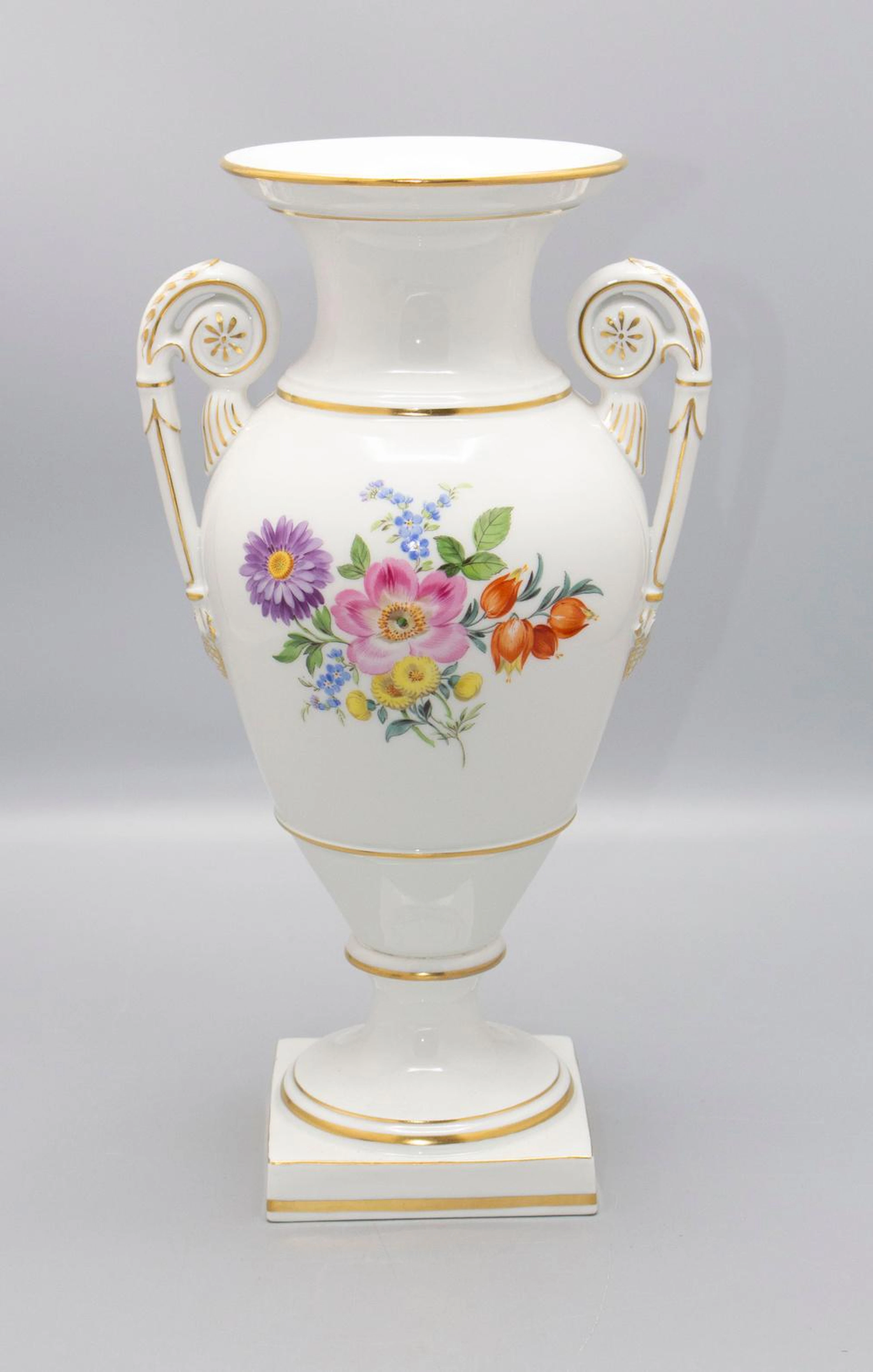 Balusterförmige Vase mit Blumenmalerei / A...