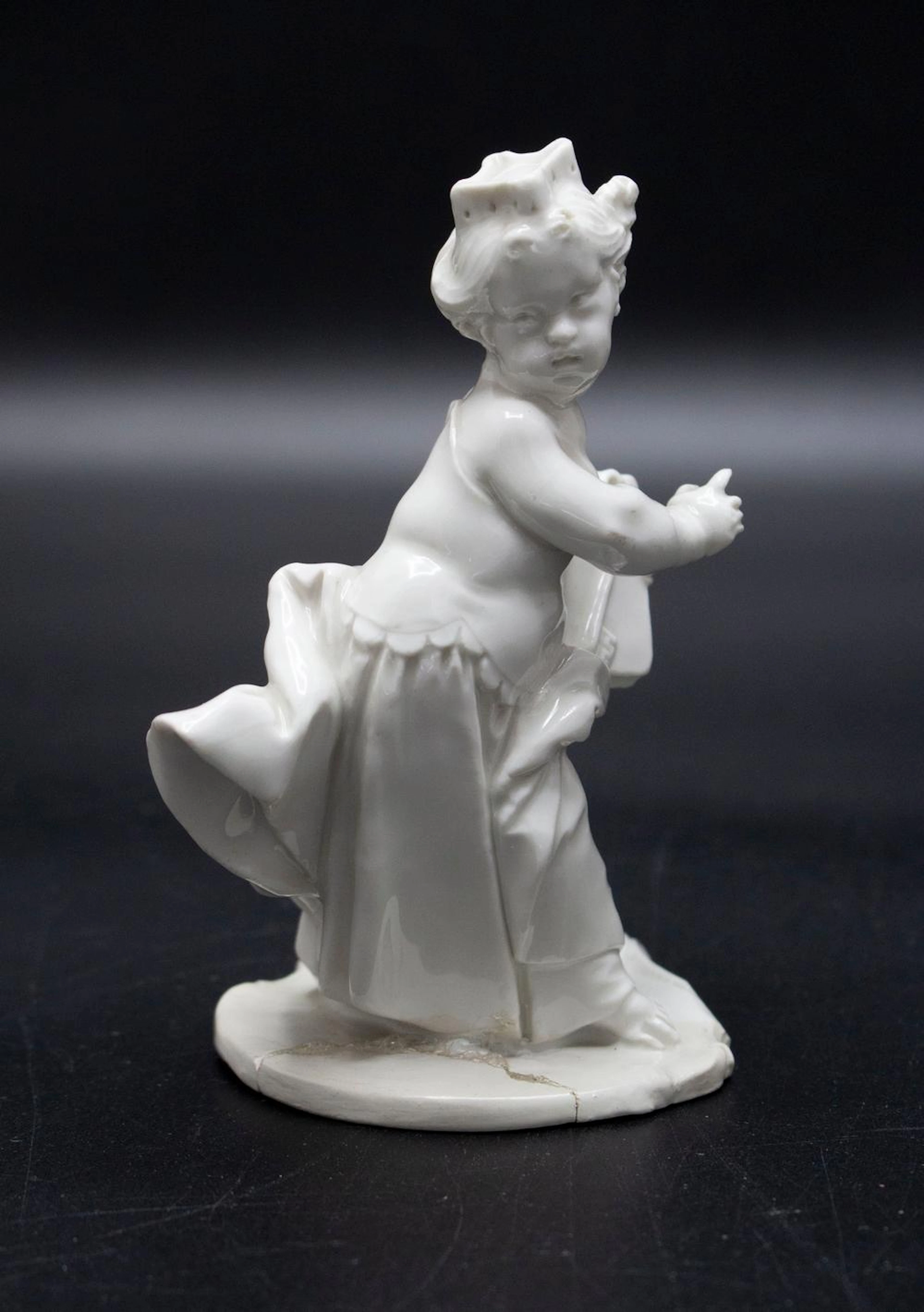 Putto als Göttin Kybele / A cherub as goddess Cybele