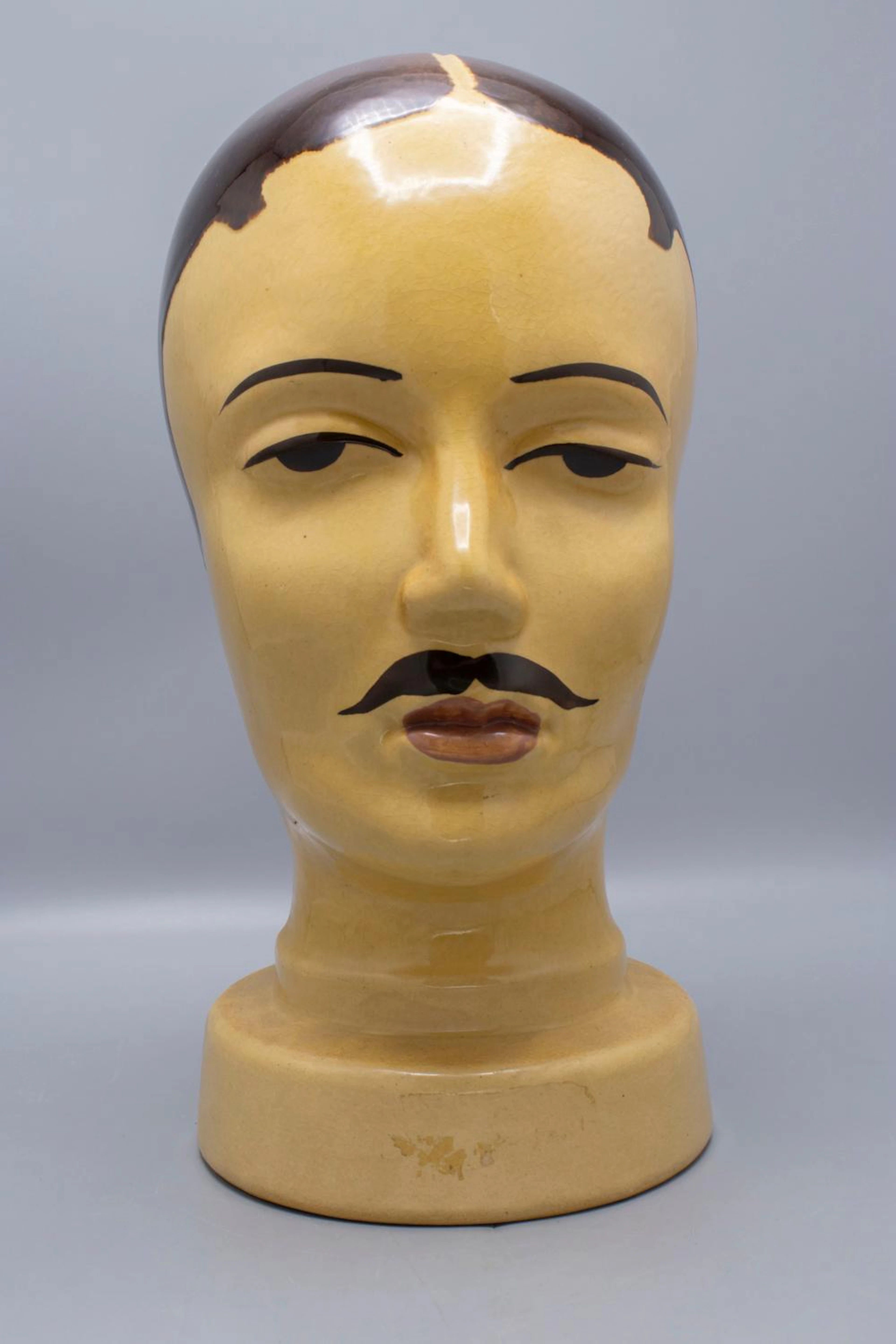 Perückenkopf / A wig head, 20. Jh.
