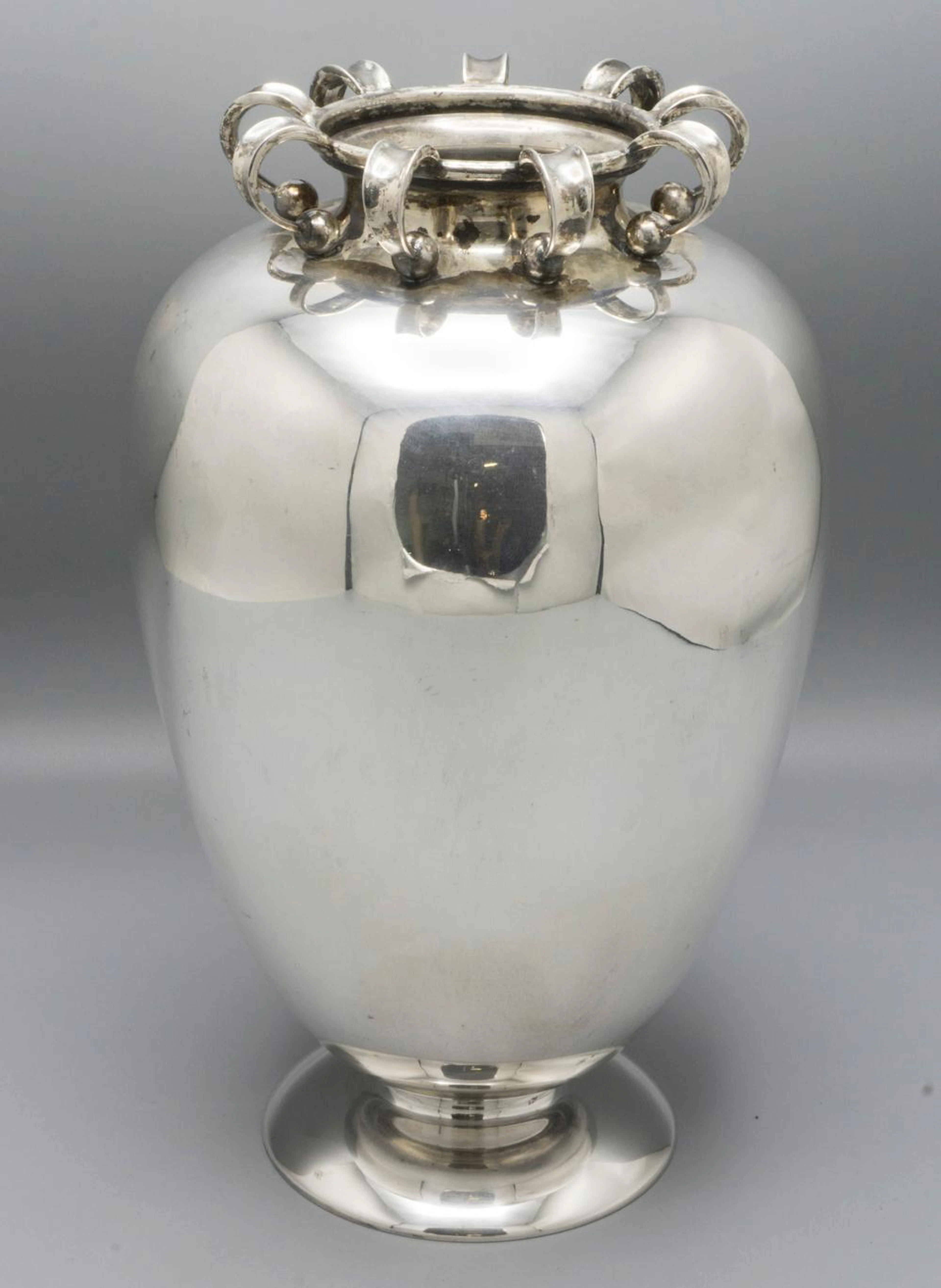 Silbervase / A silver vase, 20. Jh.