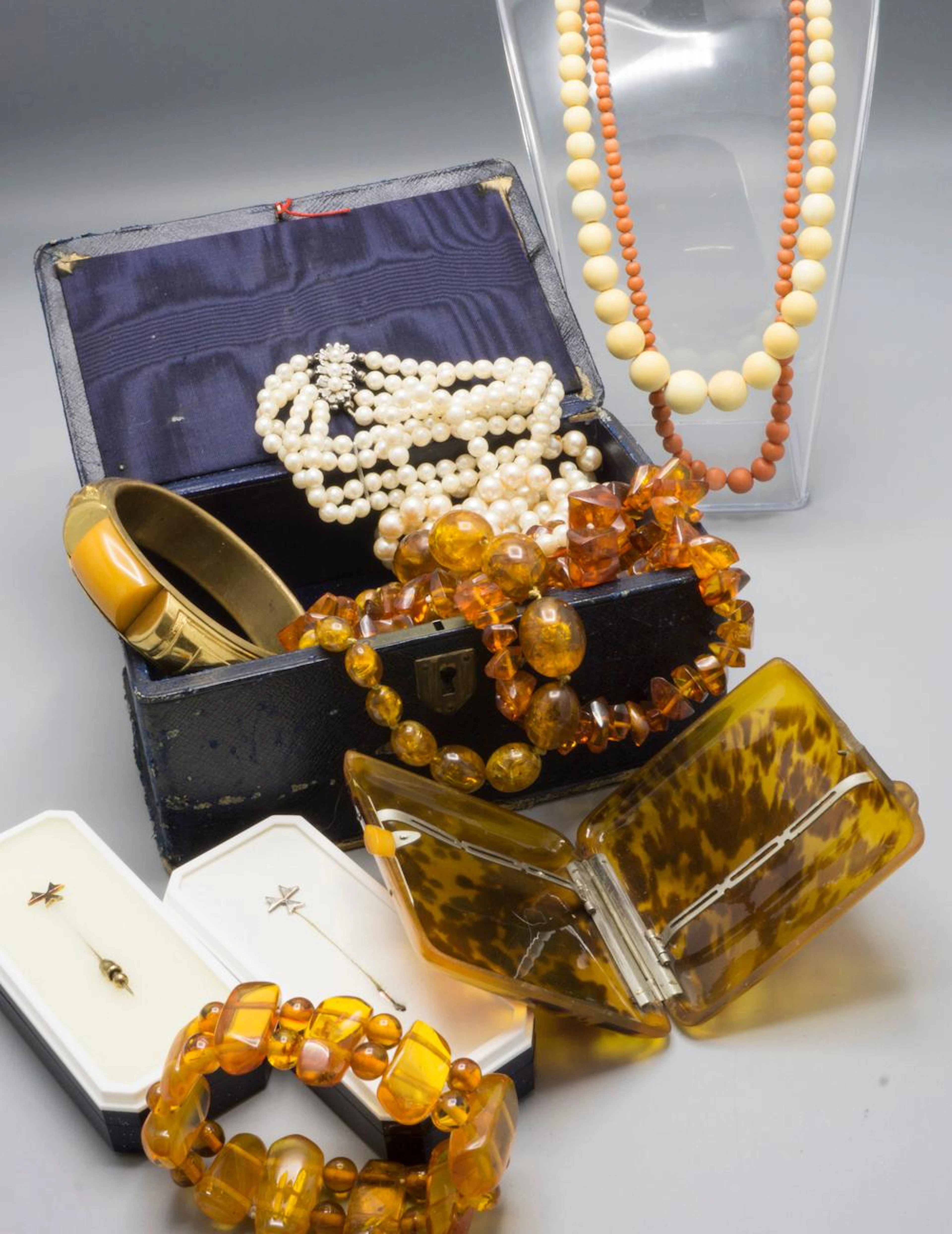 Konvolut diverser Schmuck / Various pieces of jewellery