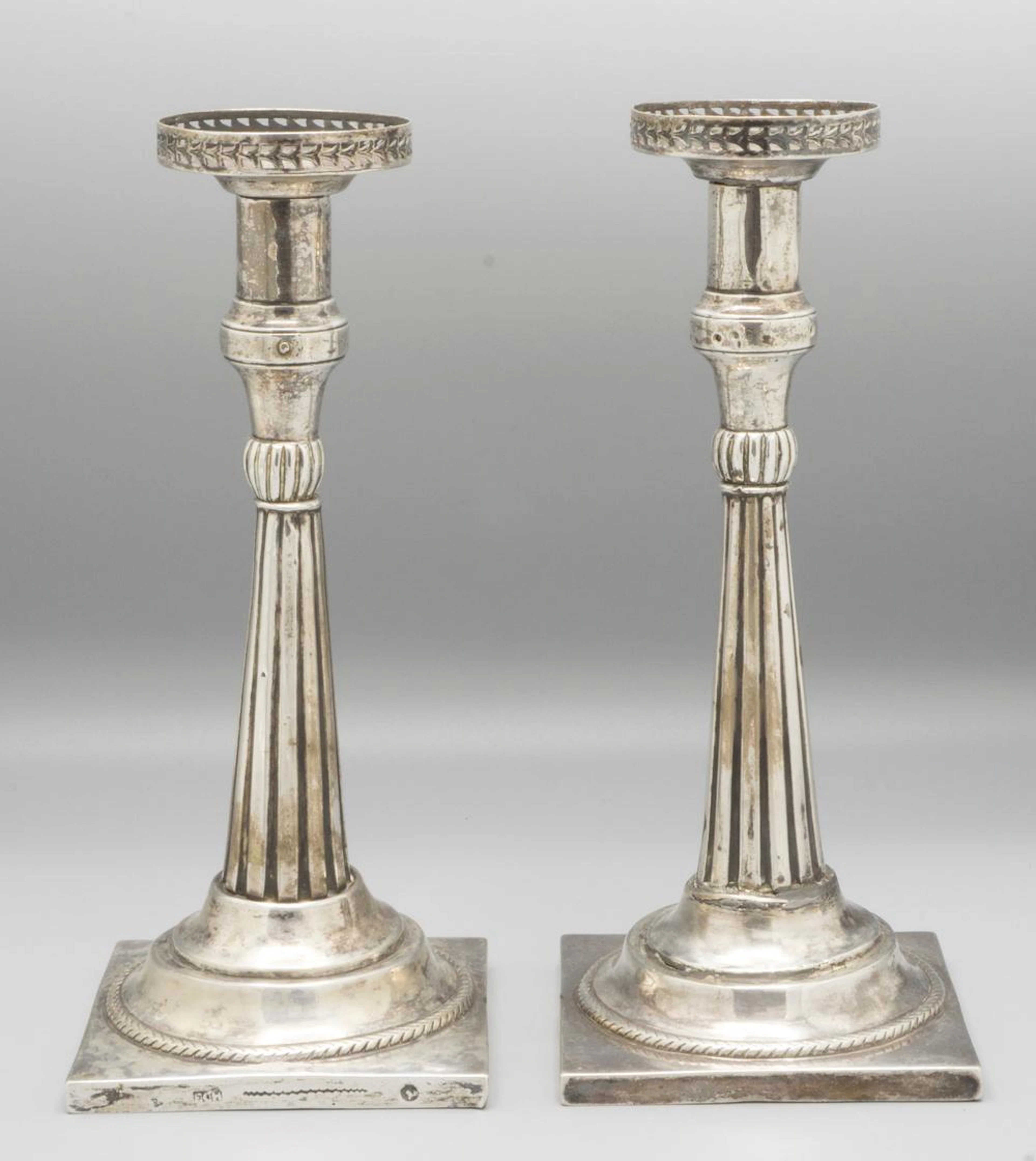 Paar Klassizismus Silberleuchter / A pair of silver candlesticks