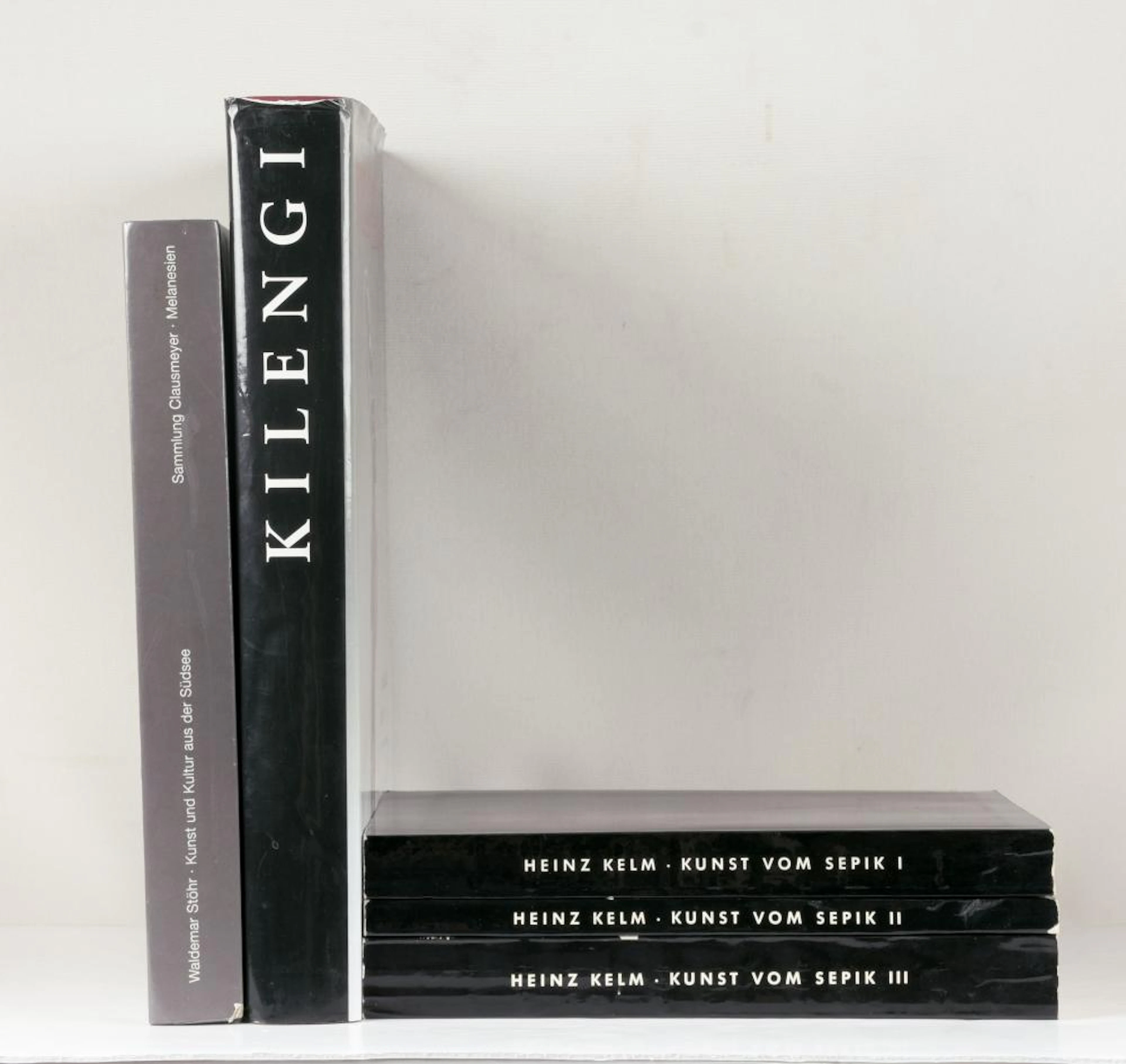KELM, Heinz ? Kunst vom Sepik 3 vol. in-8vo, ill. Soft covers. We add: C