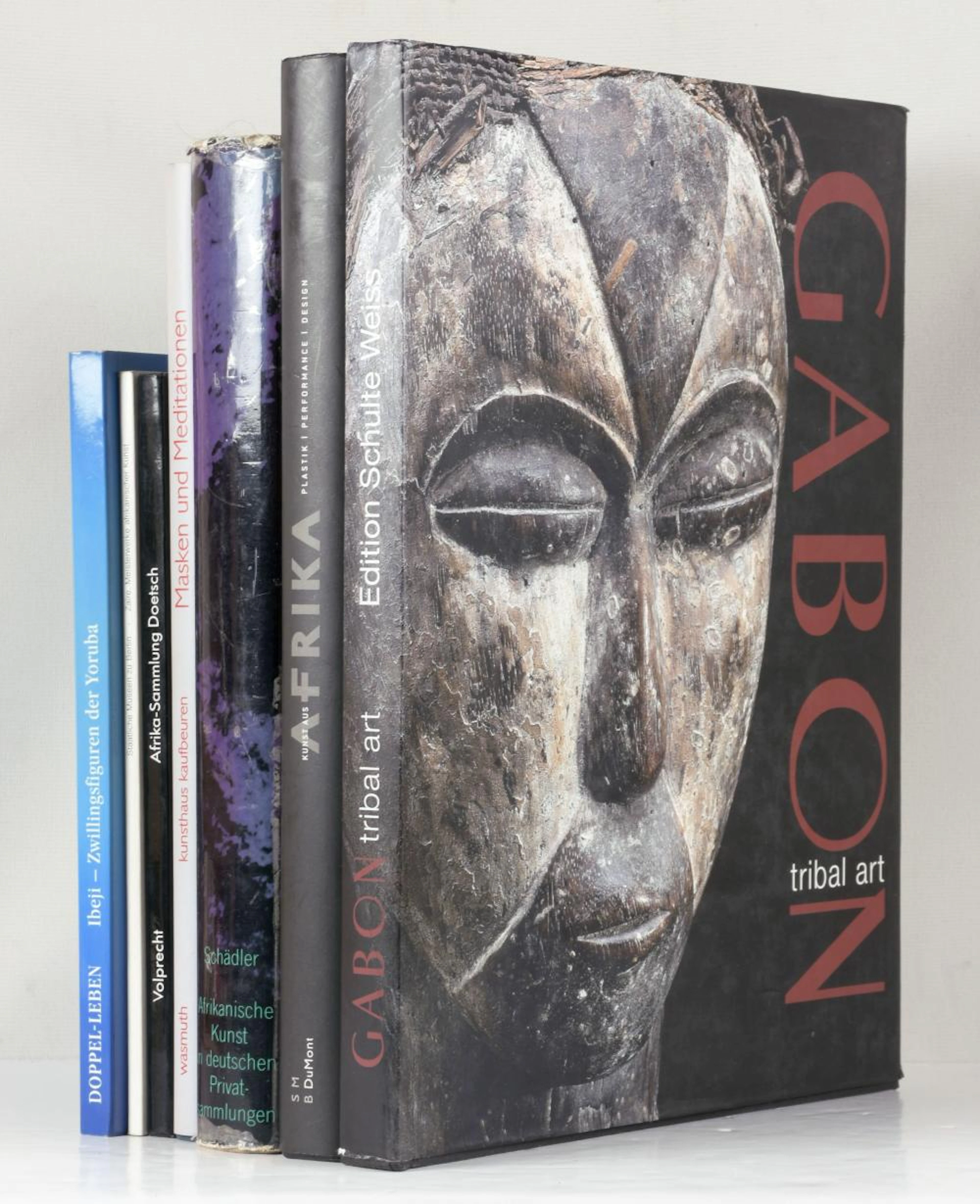 [EXHIBITION CATALOGUE] ? Gabon tribal art. Kunst aus Gabon 31 cm, 236 pp