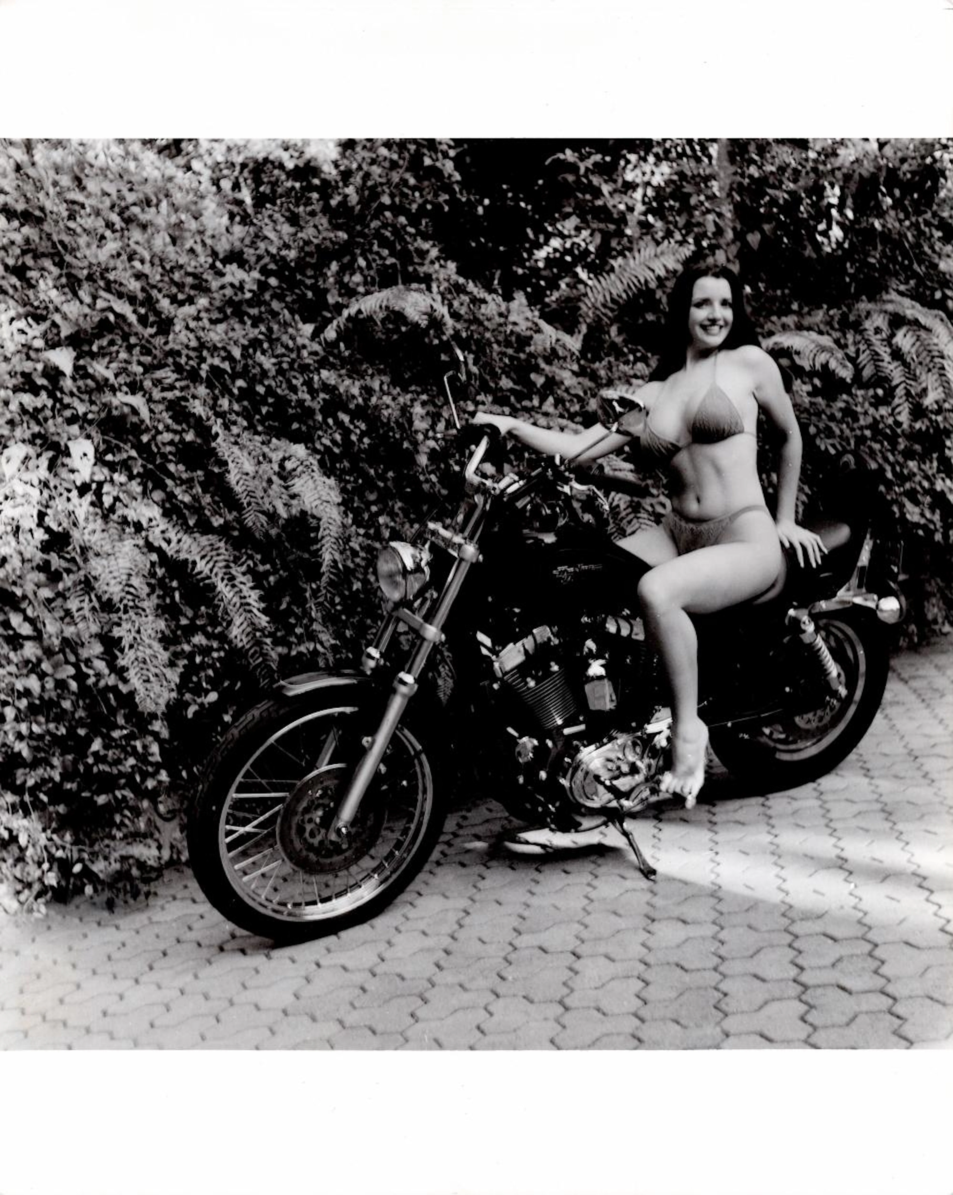Vintage Photo BUNNY YEAGER Historical American Pin UP