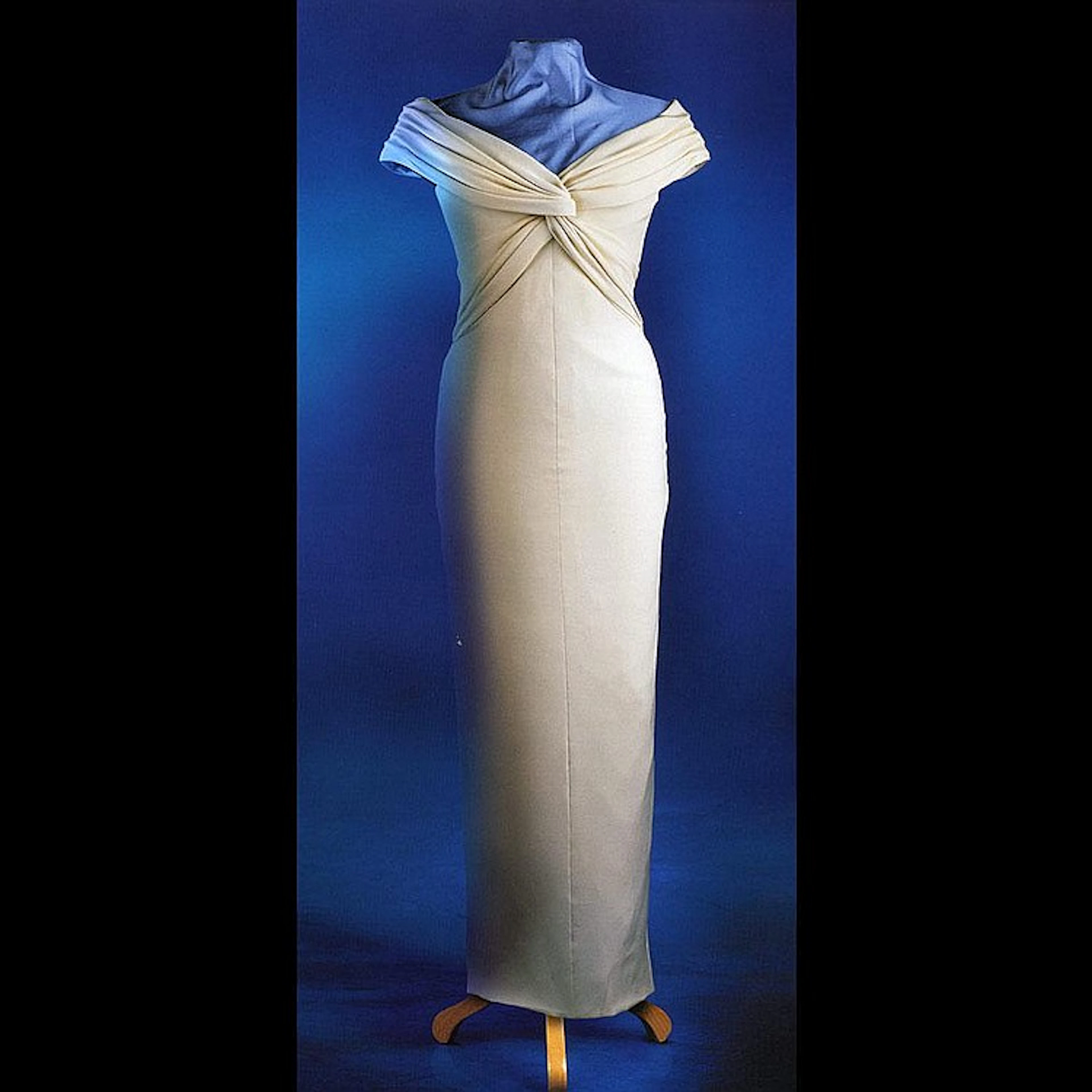 A formal cream coloured silk crepe dinner dress