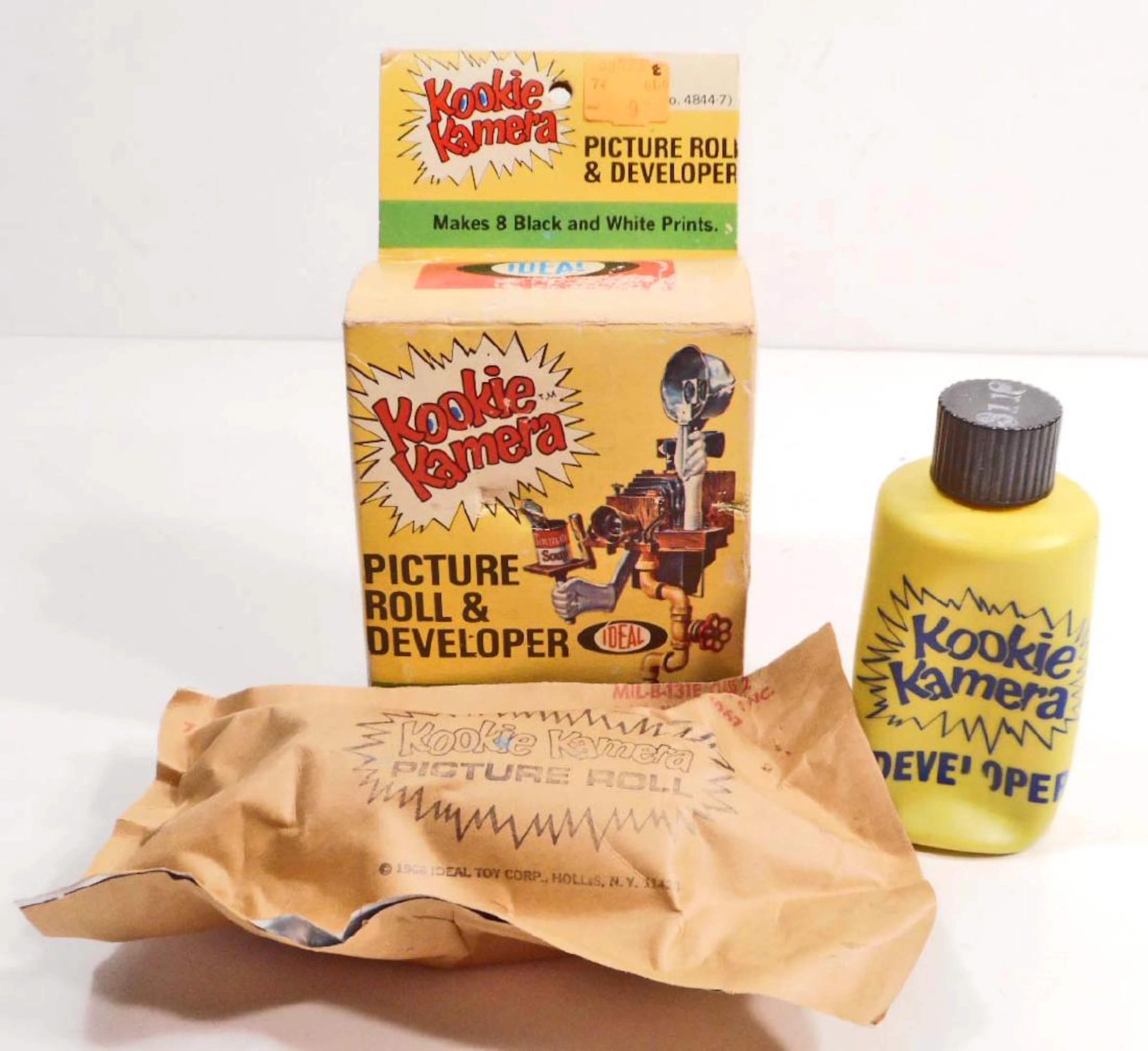 Vintage kookie kamera picture roll and developer