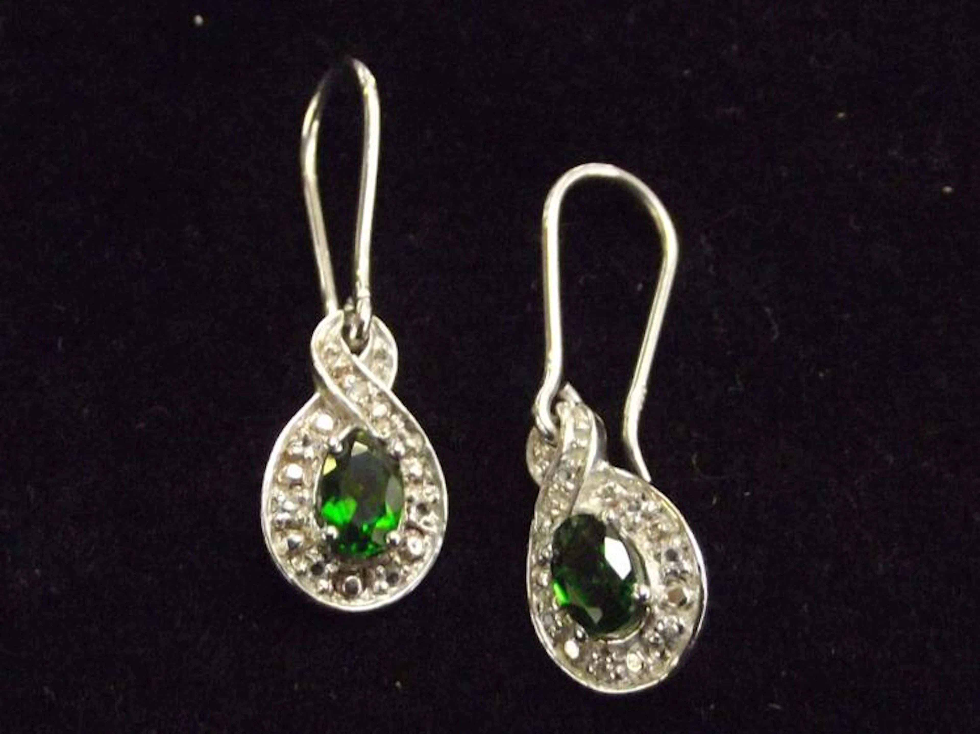 Chrome diopside and white topaz ladies ring