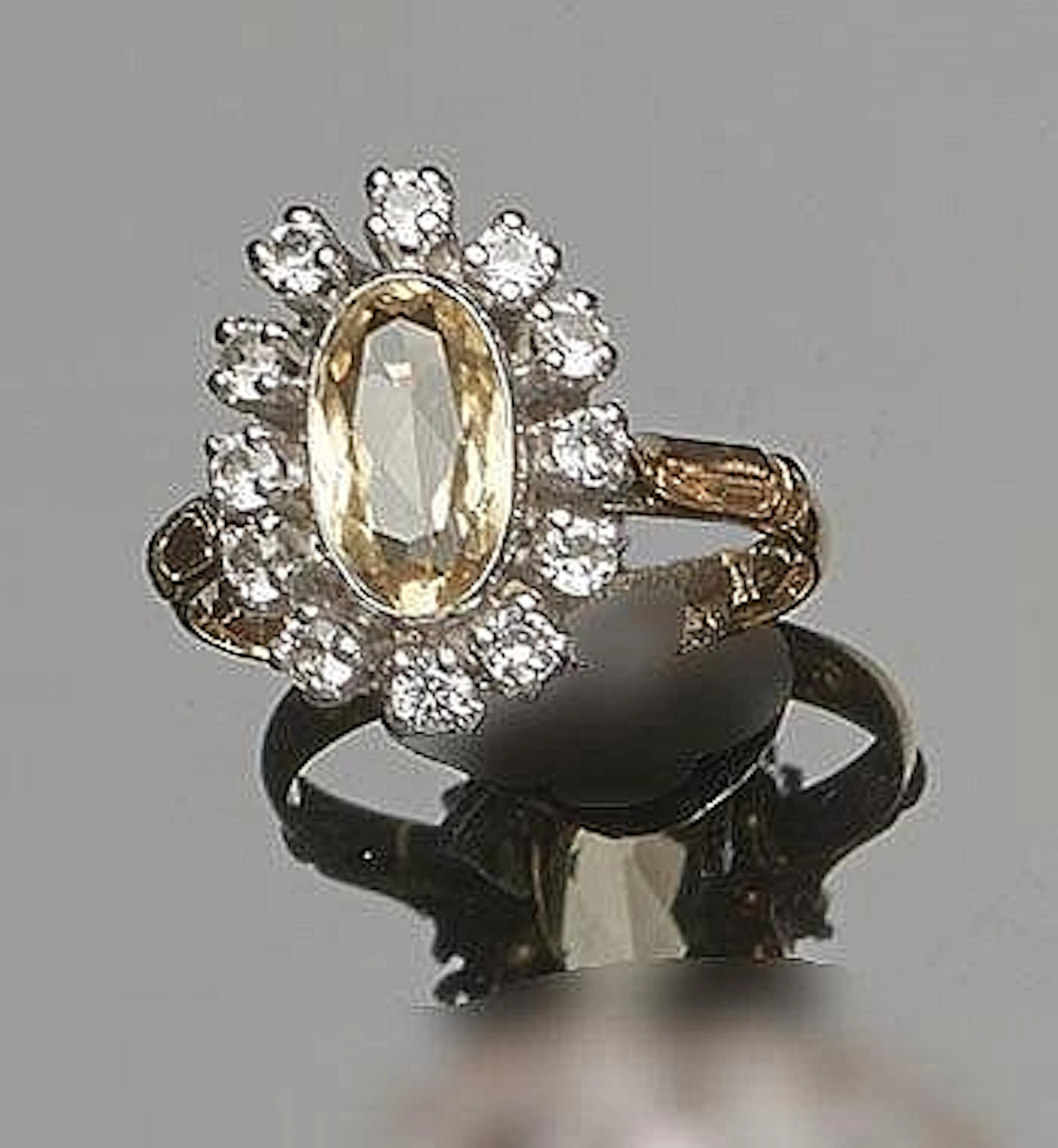 A VINTAGE GOLD, SAPPHIRE AND CITRINE RING