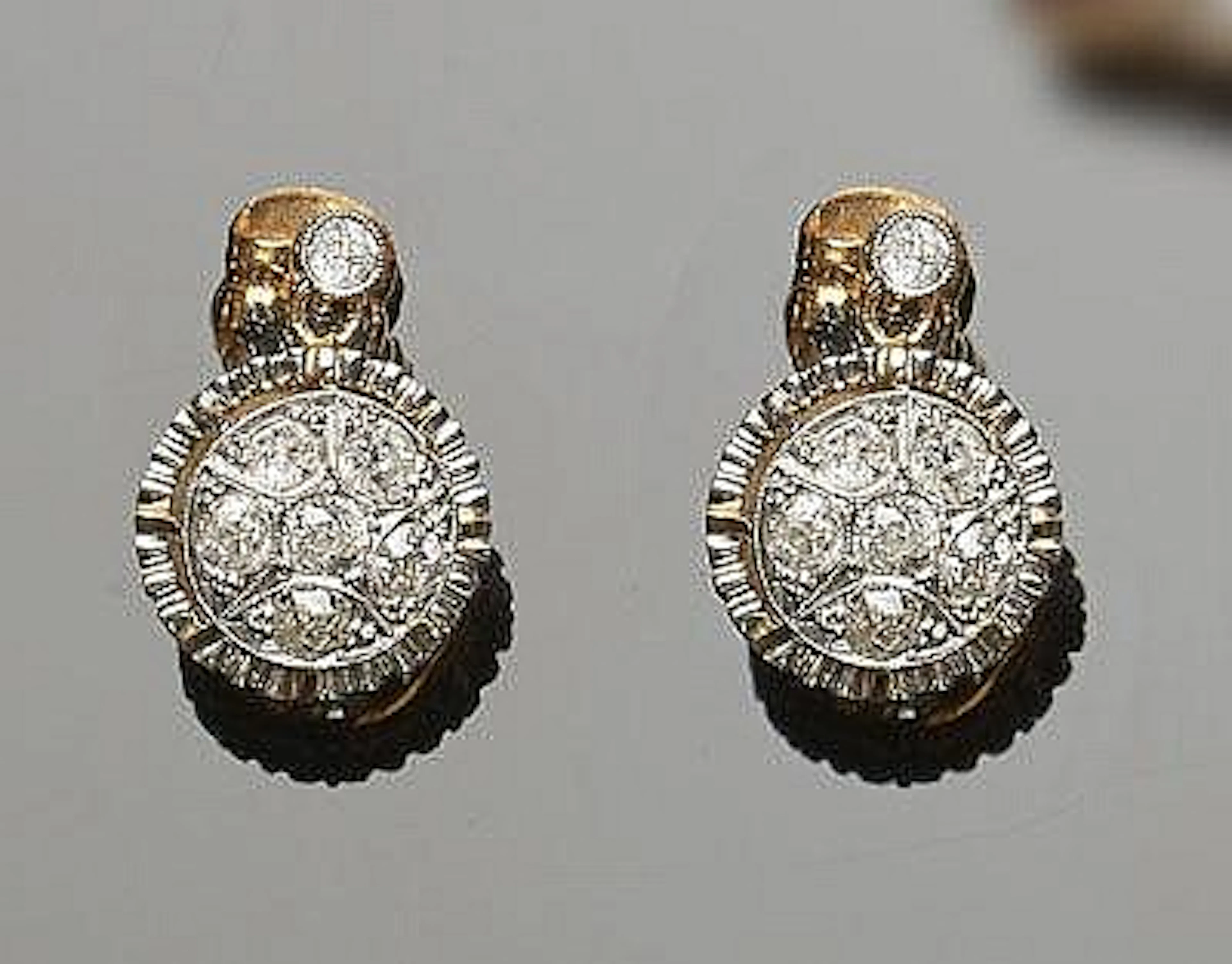 A PAIR OF VINTAGE GOLD AND DIAMOND EARRINGS