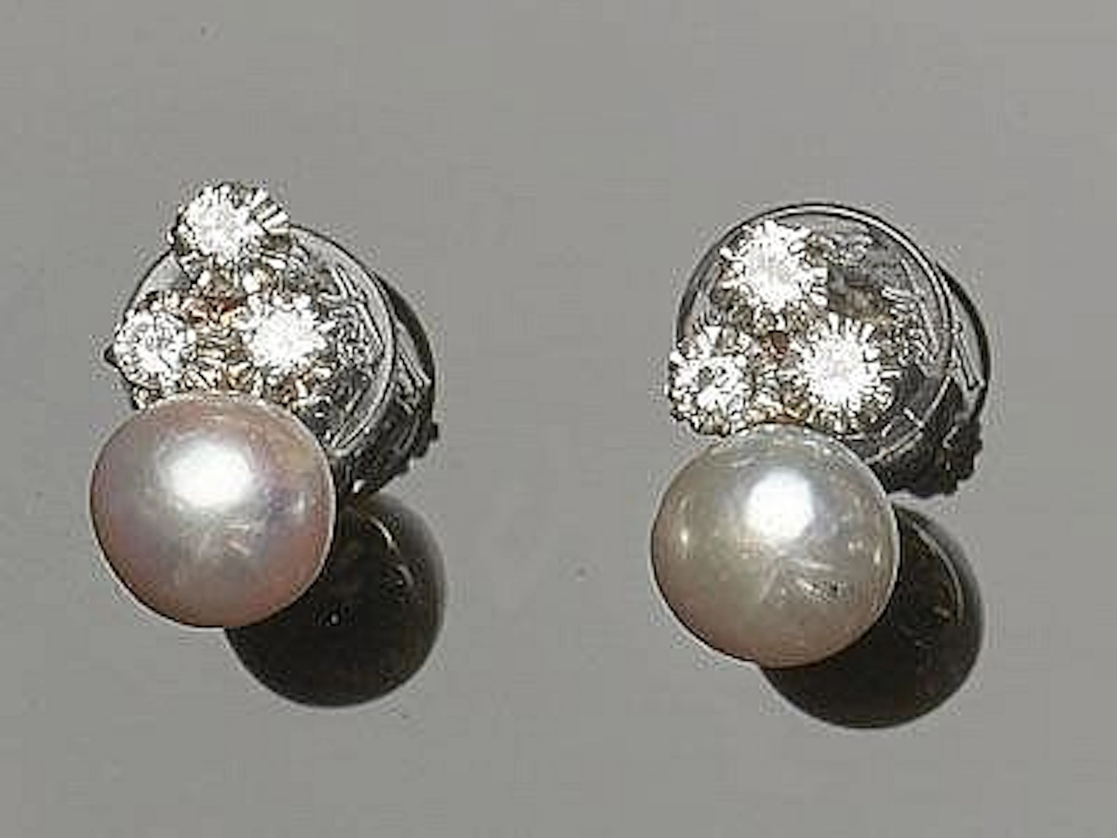 A PAIR OF VINTAGE GOLD, PEARL AND DIAMOND EARRINGS