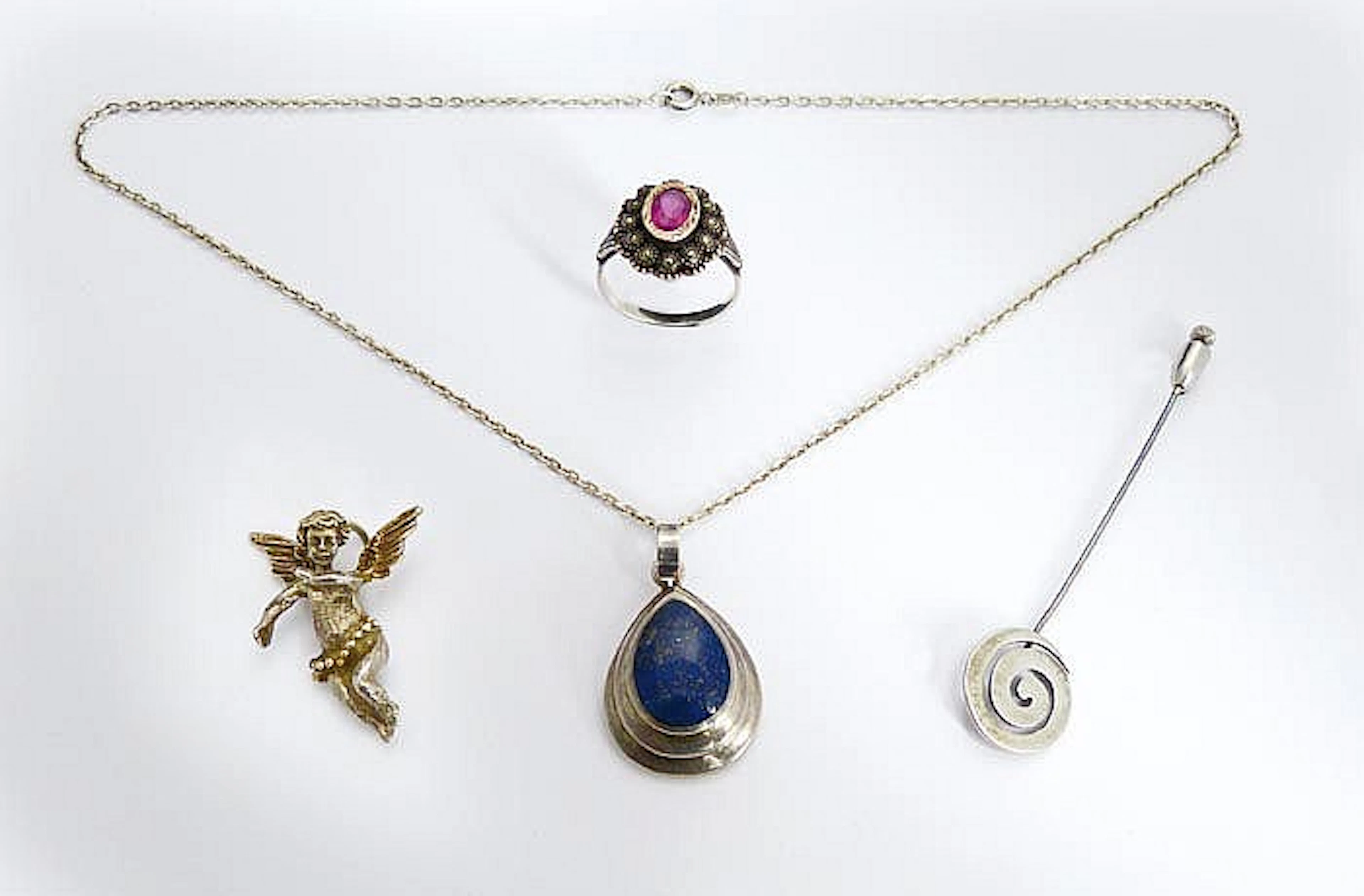 A SILVER JEWELRY SET