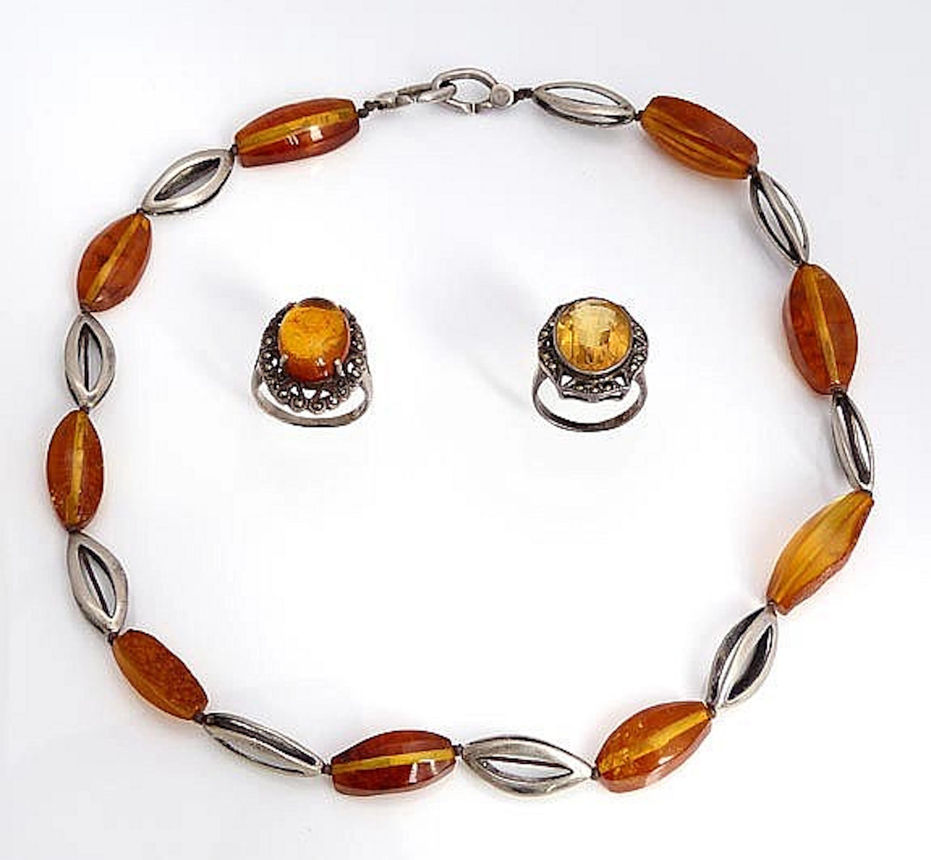 A SILVER JEWELRY SET