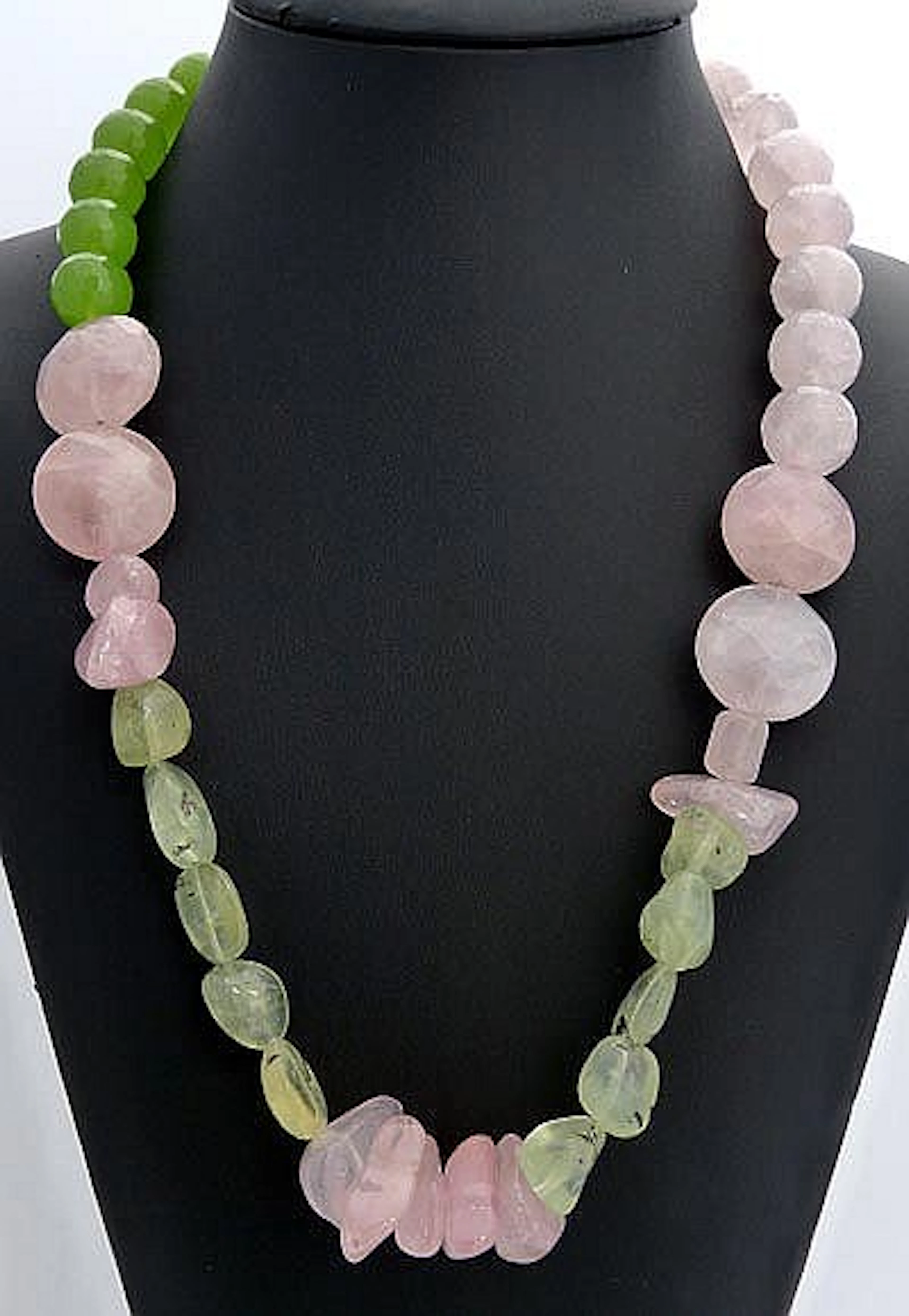 A SILVER AND QUARTZ NECKLACE