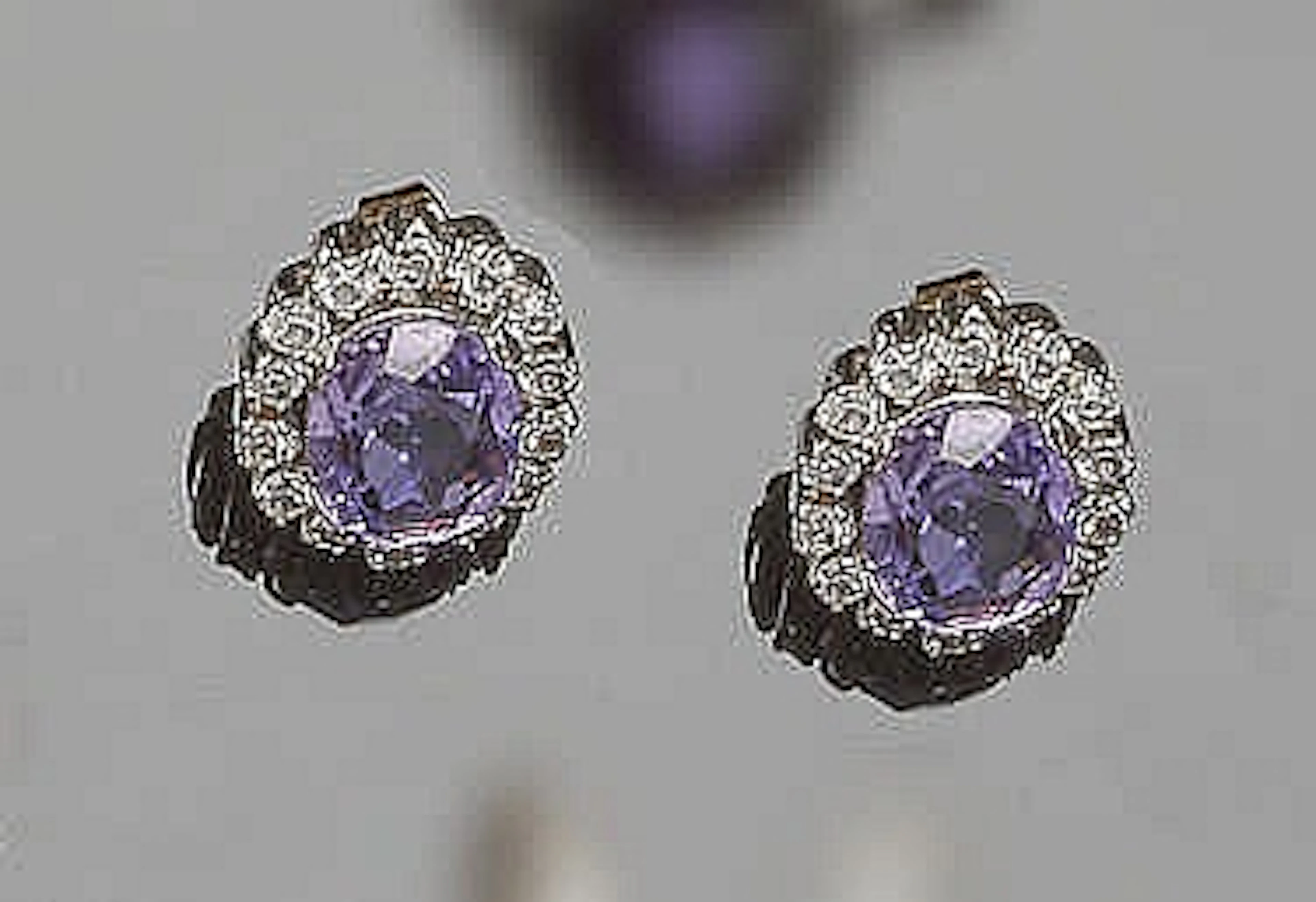 A PAIR OF VINTAGE GOLD, AMETHYST AND SAPPHIRE EARRINGS