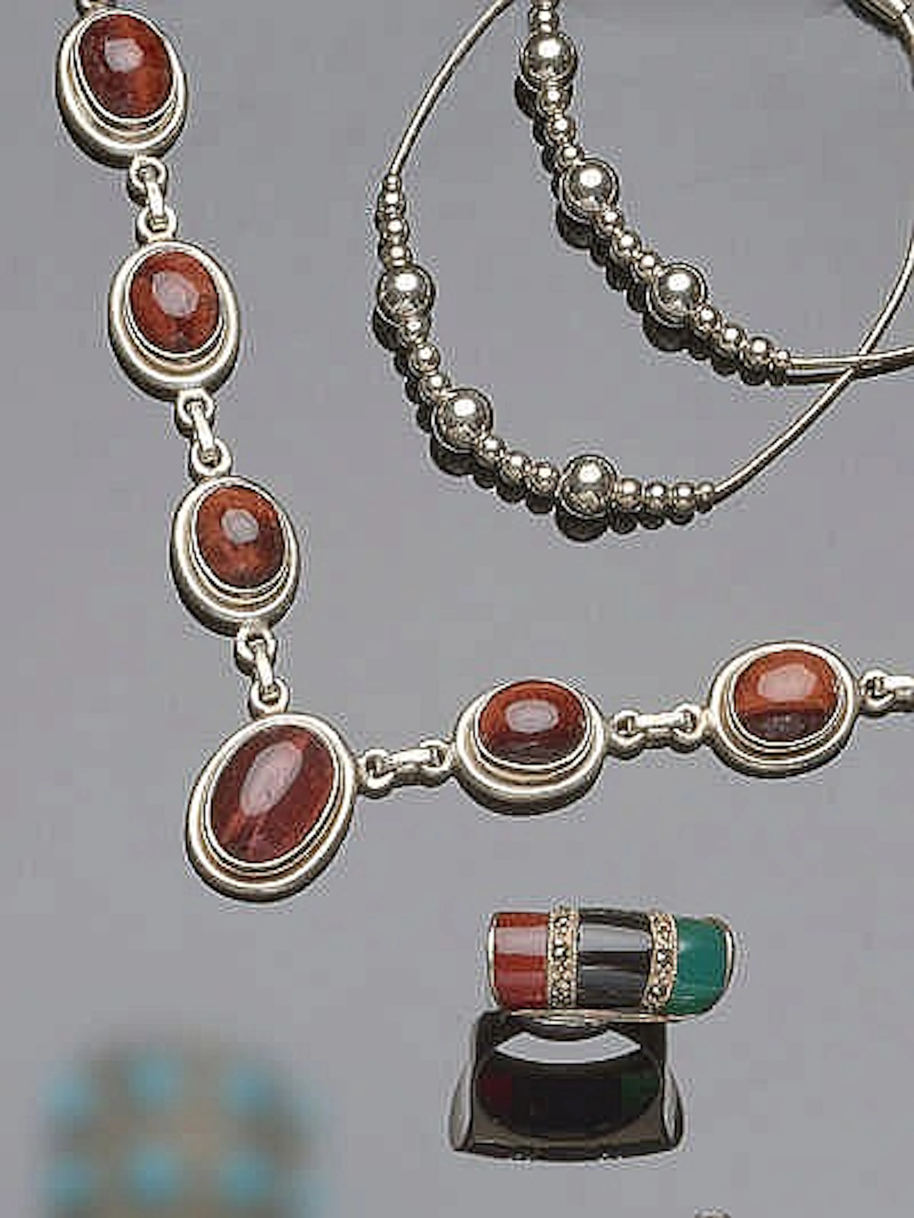A GROUP OF SILVER JEWELRY