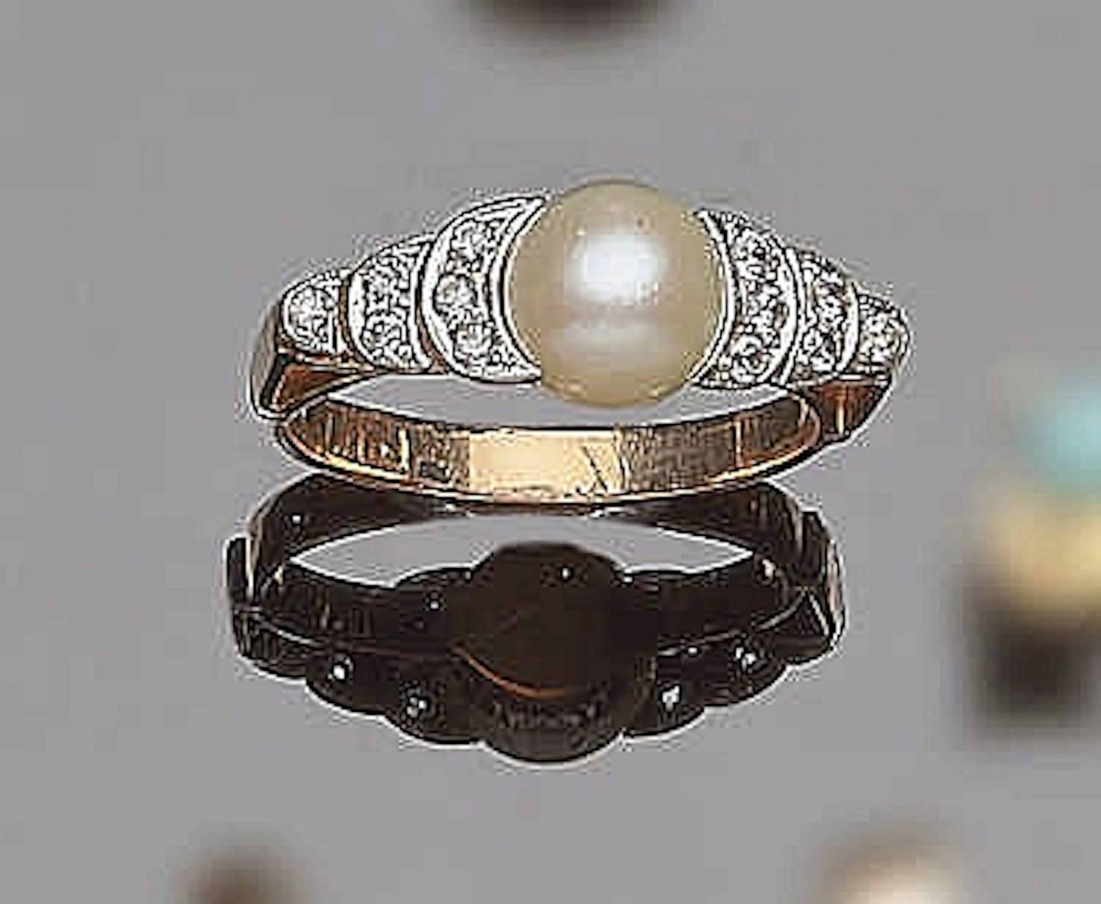 A VINTAGE GOLD, SAPPHIRE AND PEARL RING