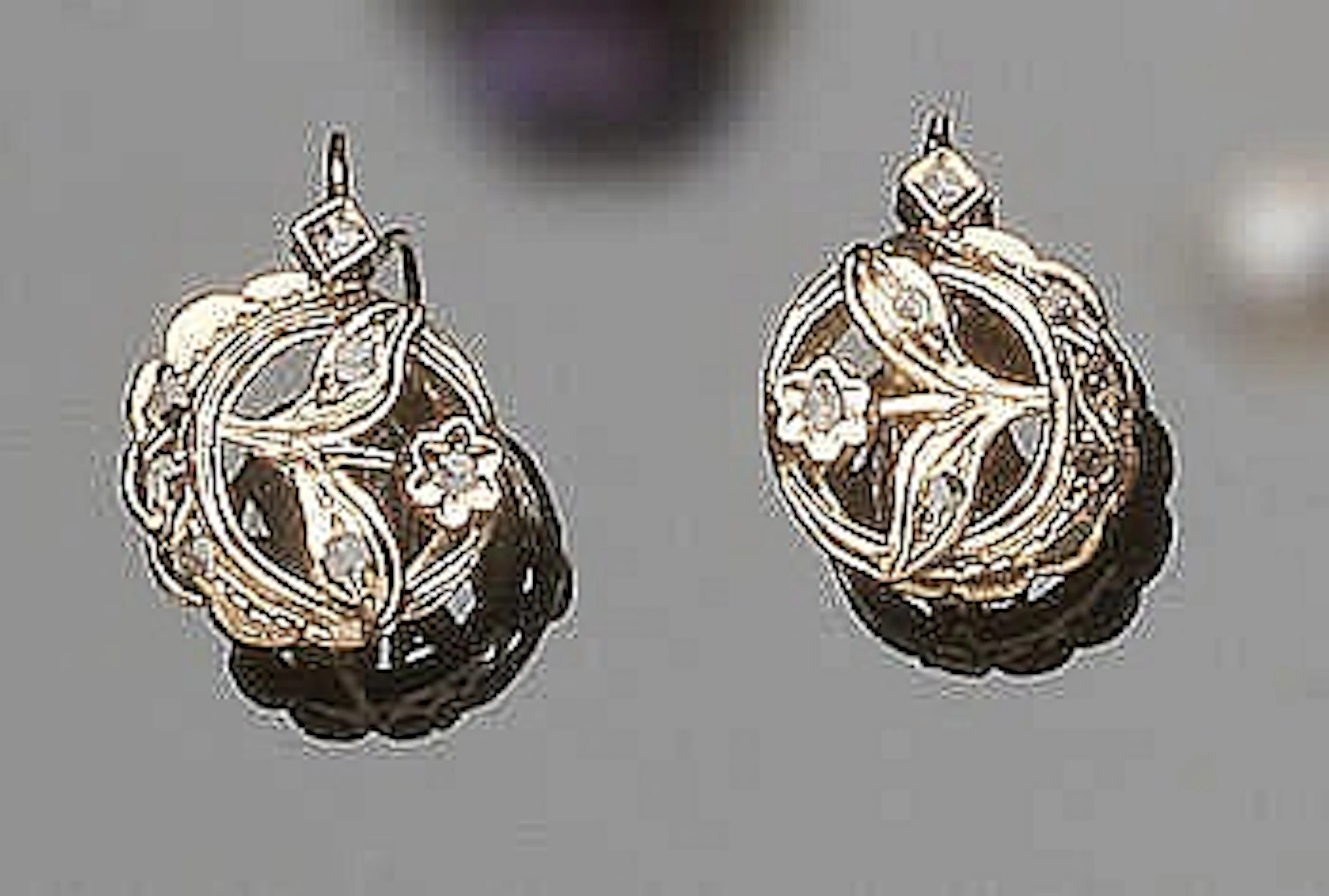 A PAIR OF VINTAGE GOLD AND SYNTHETIC SAPPHIRE EARRINGS