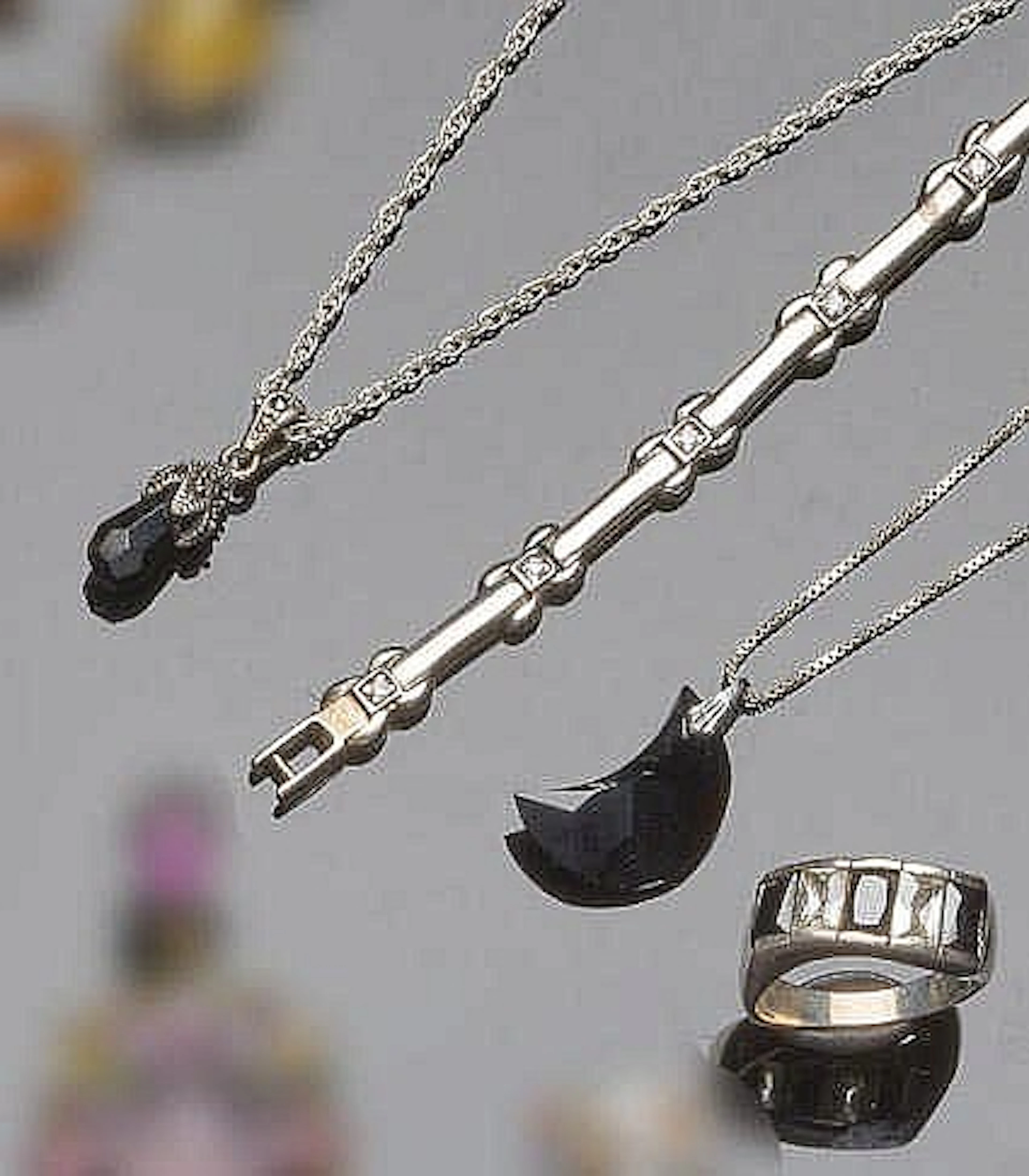 A GROUP OF SILVER JEWELRY