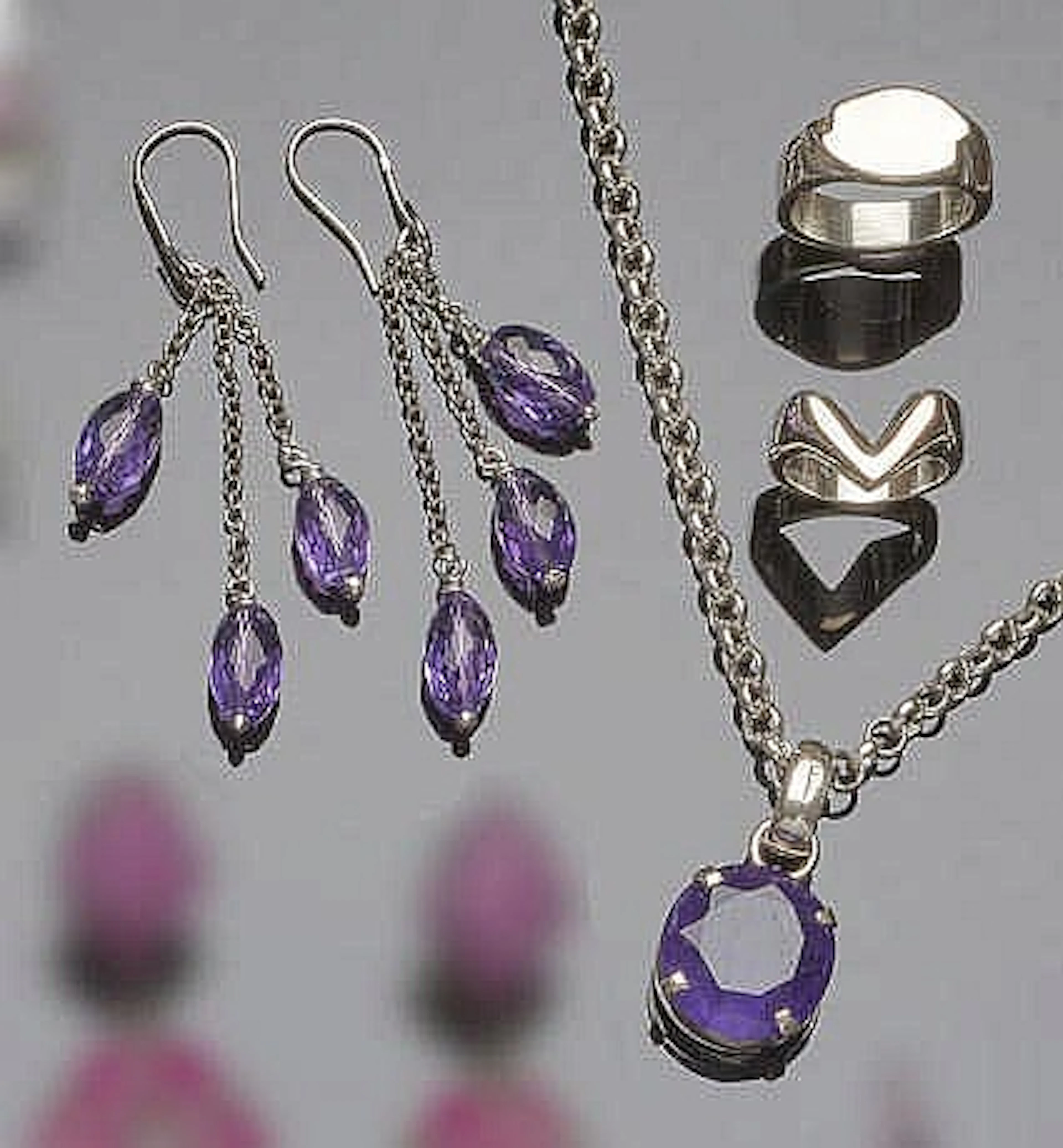 A GROUP OF SILVER JEWELRY