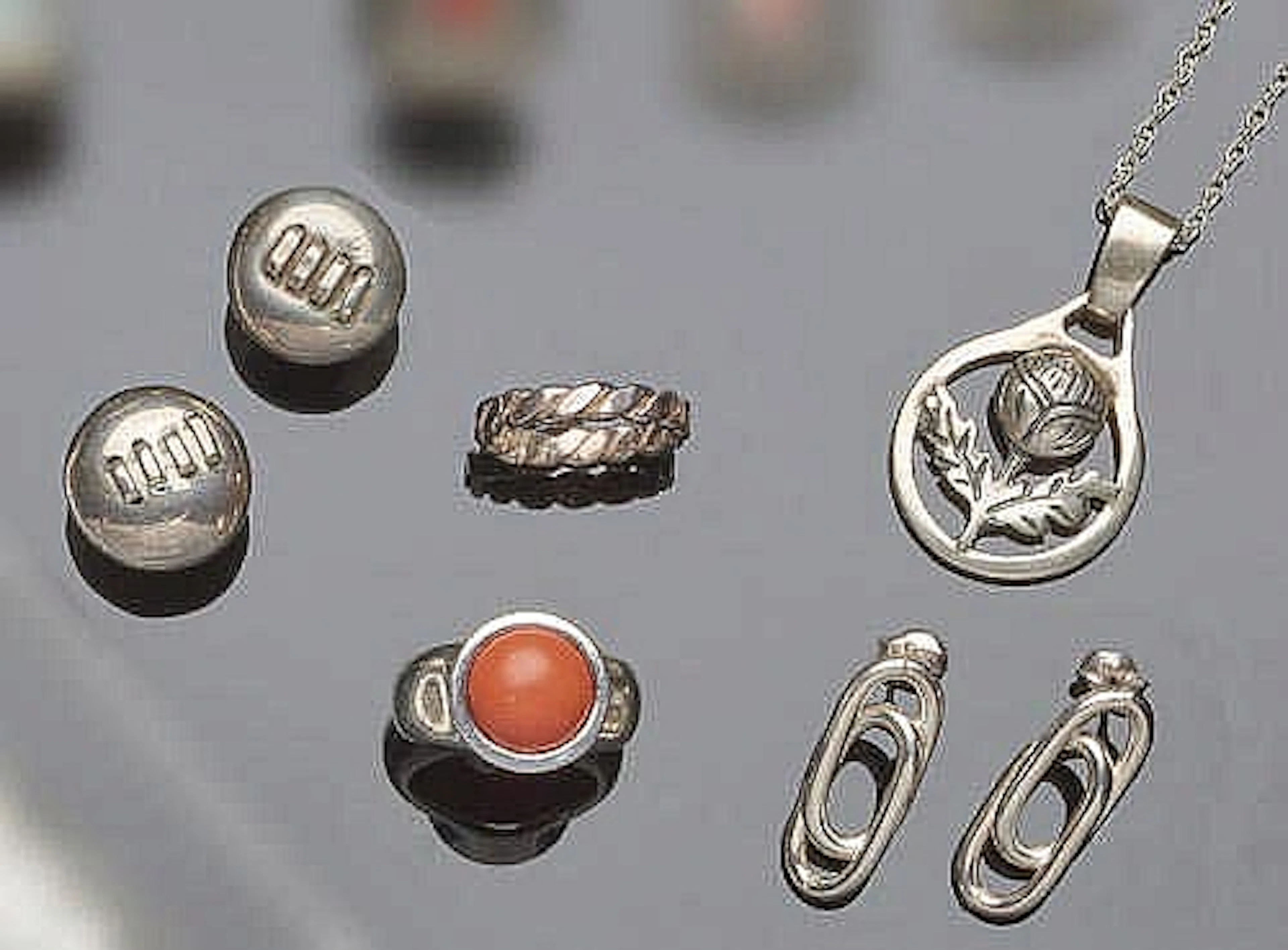 A GROUP OF SILVER JEWELRY
