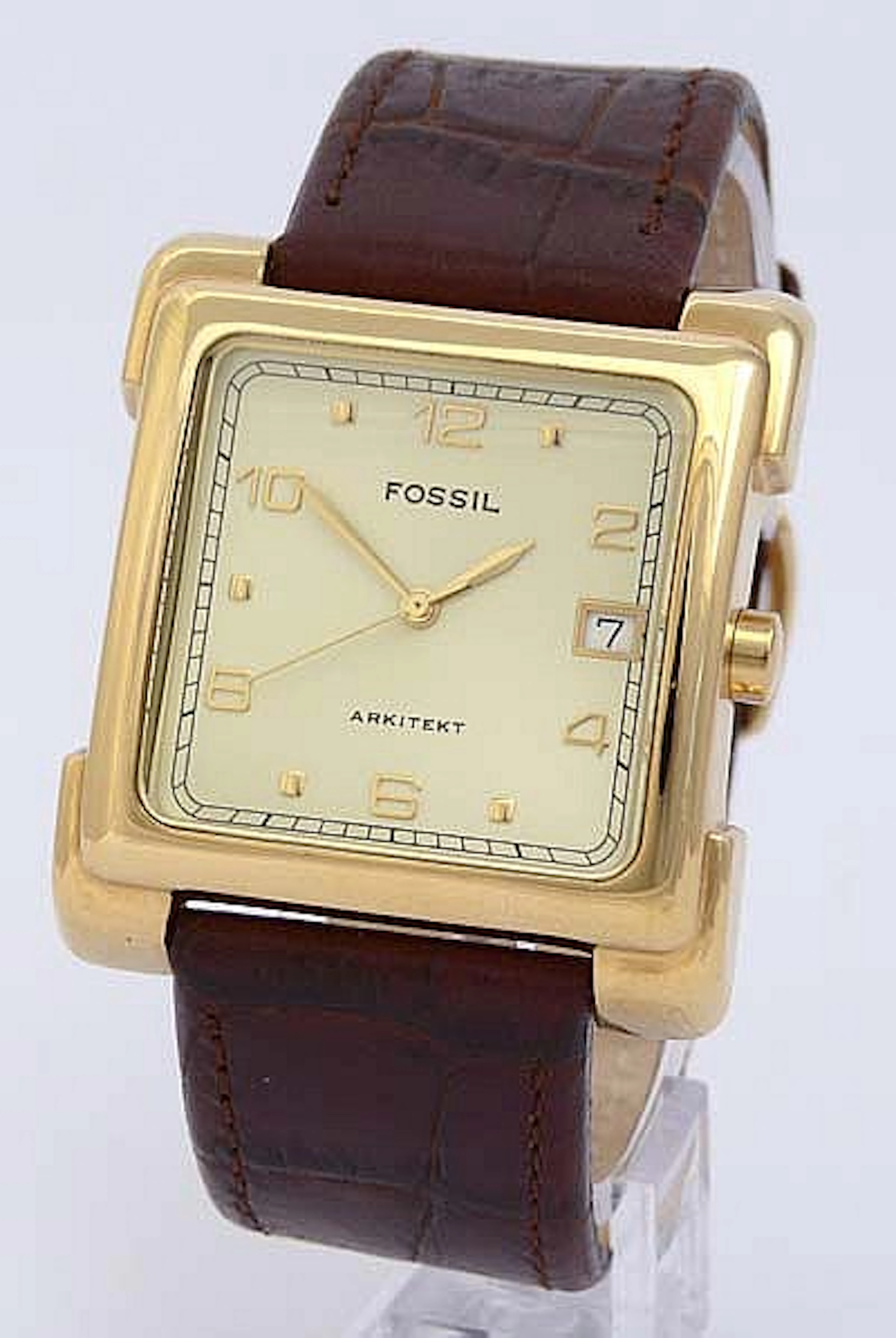 Reloj FOSSIL modelo ARKITEKT en caja cuadrada de acero dorado