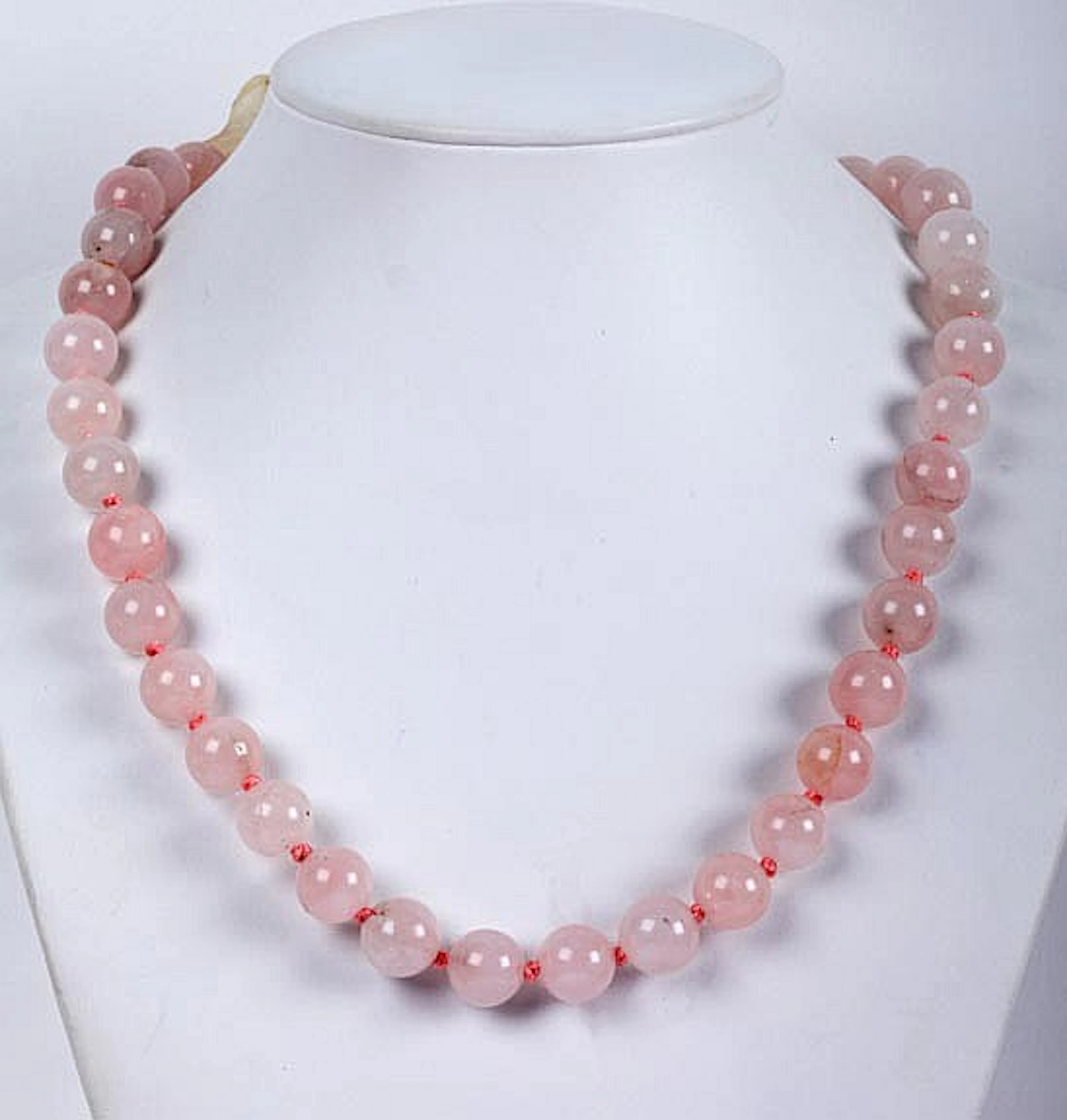 A QUARTZ NECKLACE