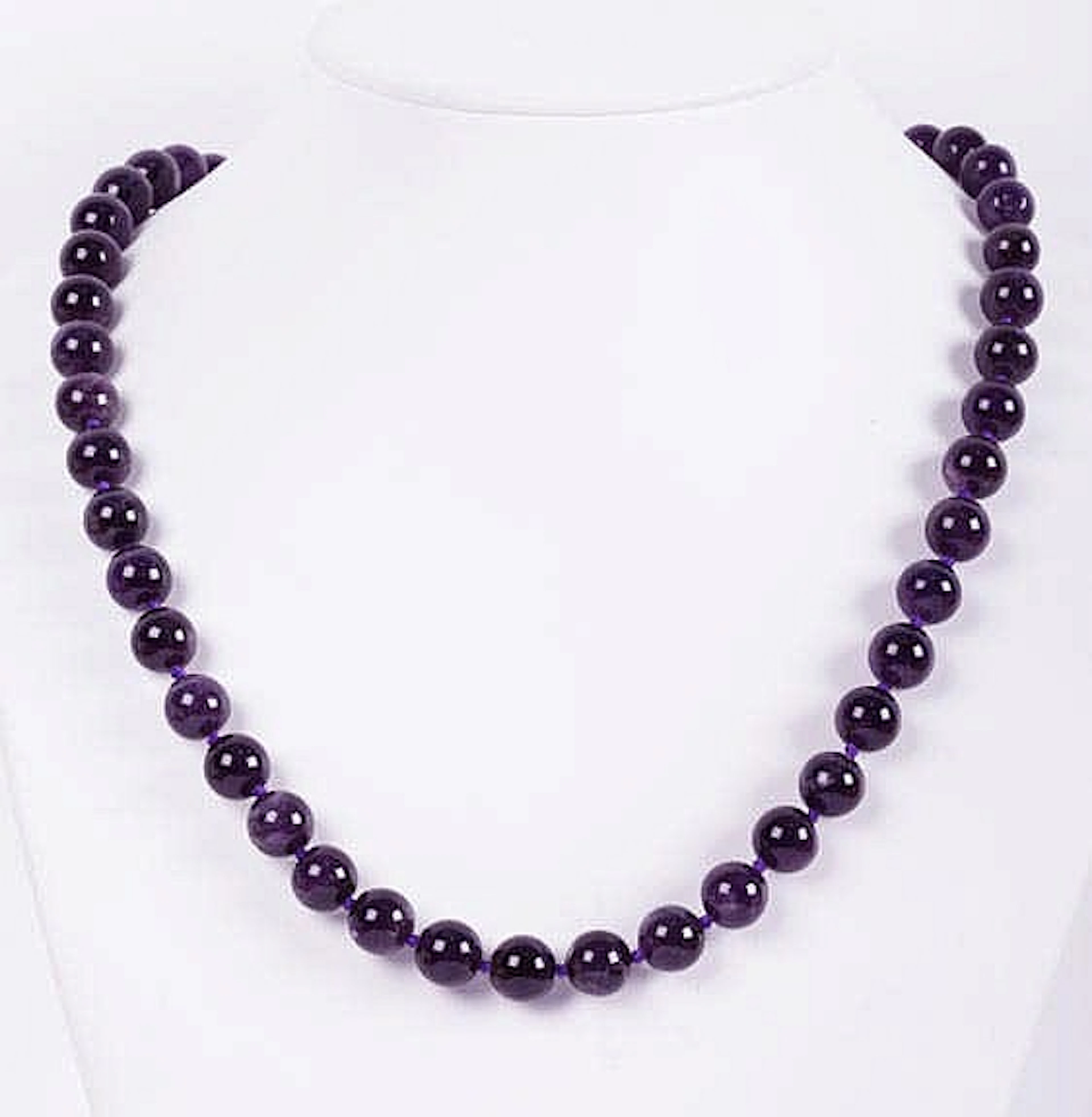 AN AMETHYST NECKLACE