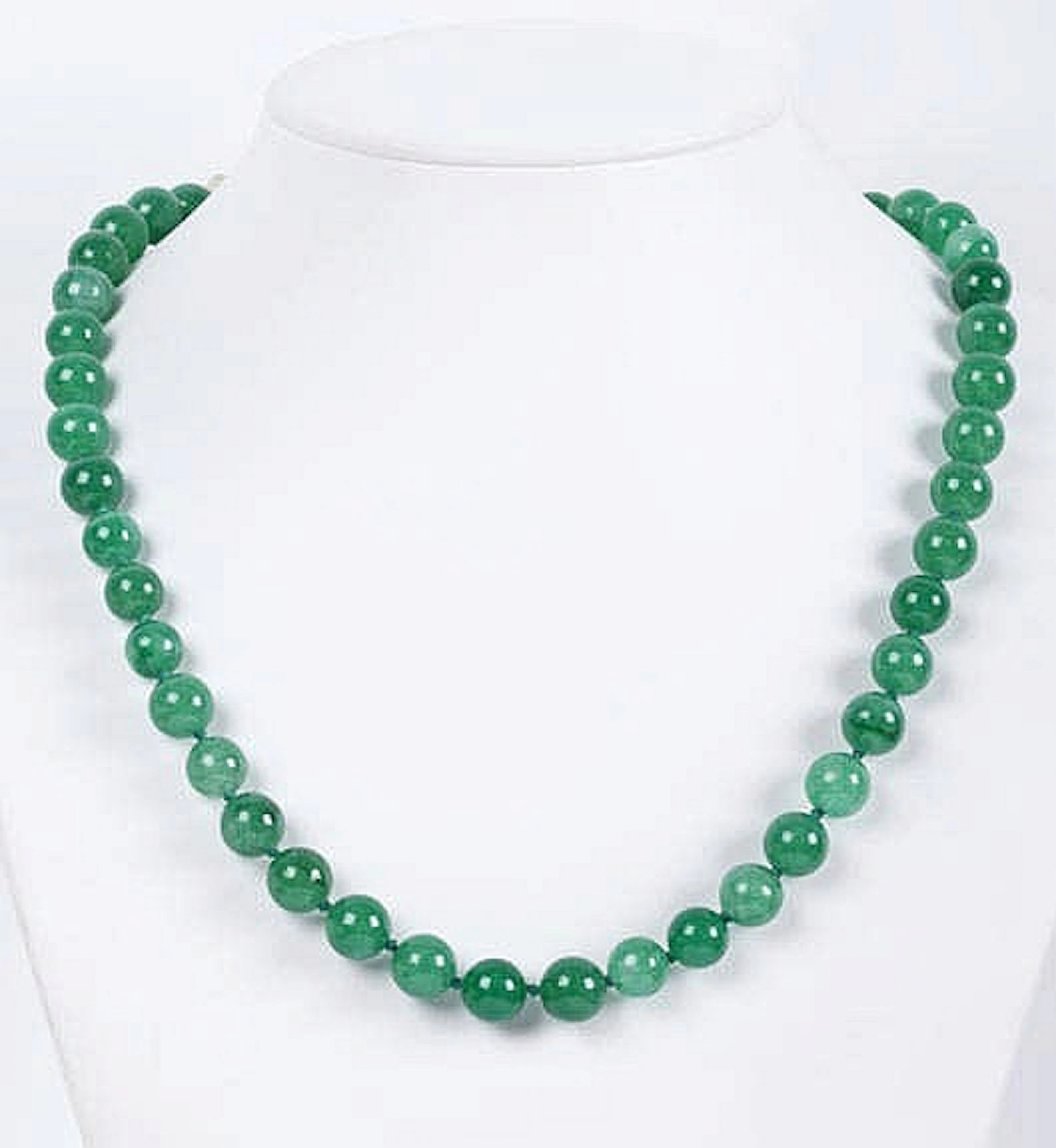 A GREEN JADE BEAD NECKLACE