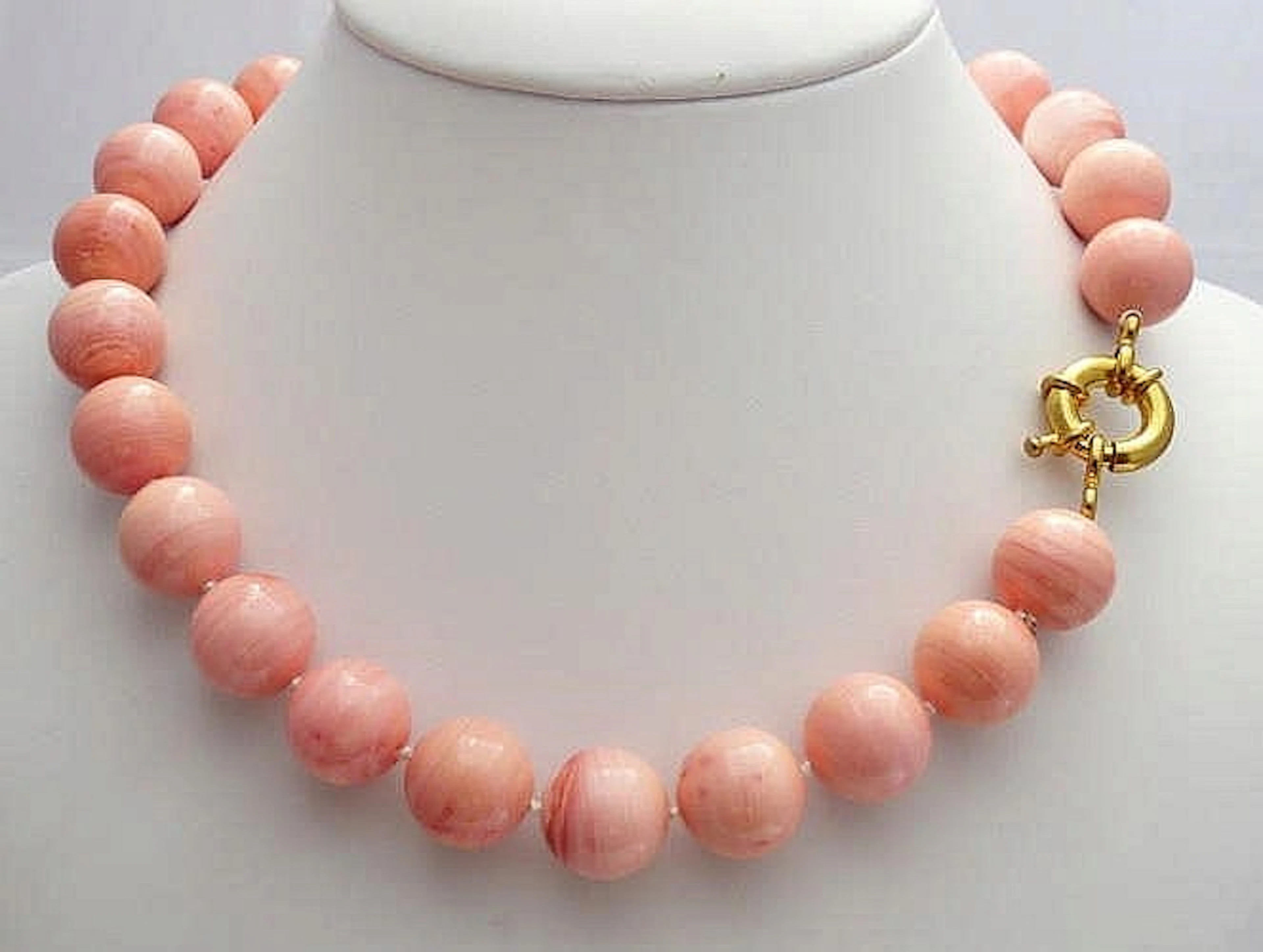 A CORAL BEAD NECKLACE