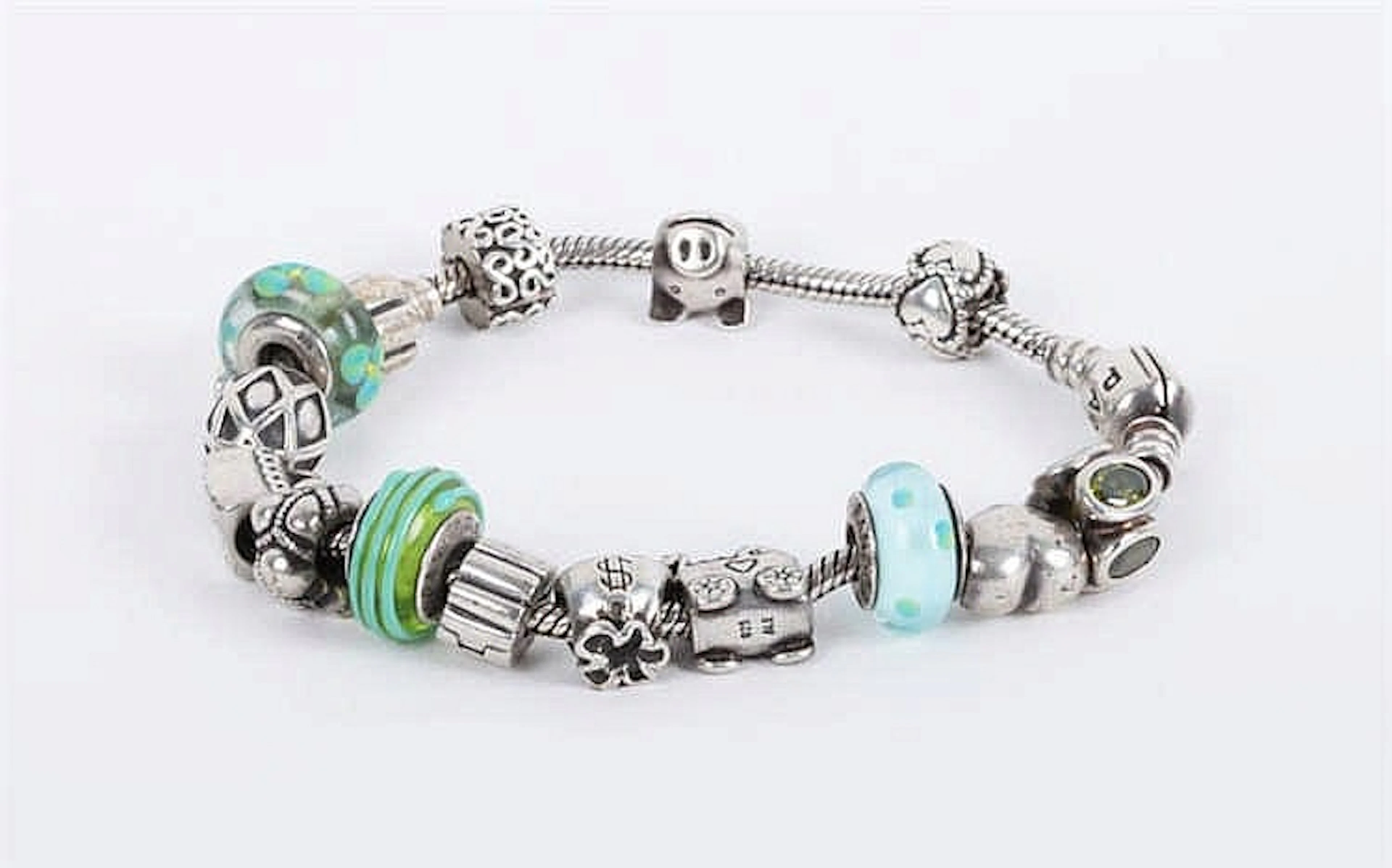 A MURANO CRYSTAL AND STERLING SILVER BRACELET, BY PANDORA