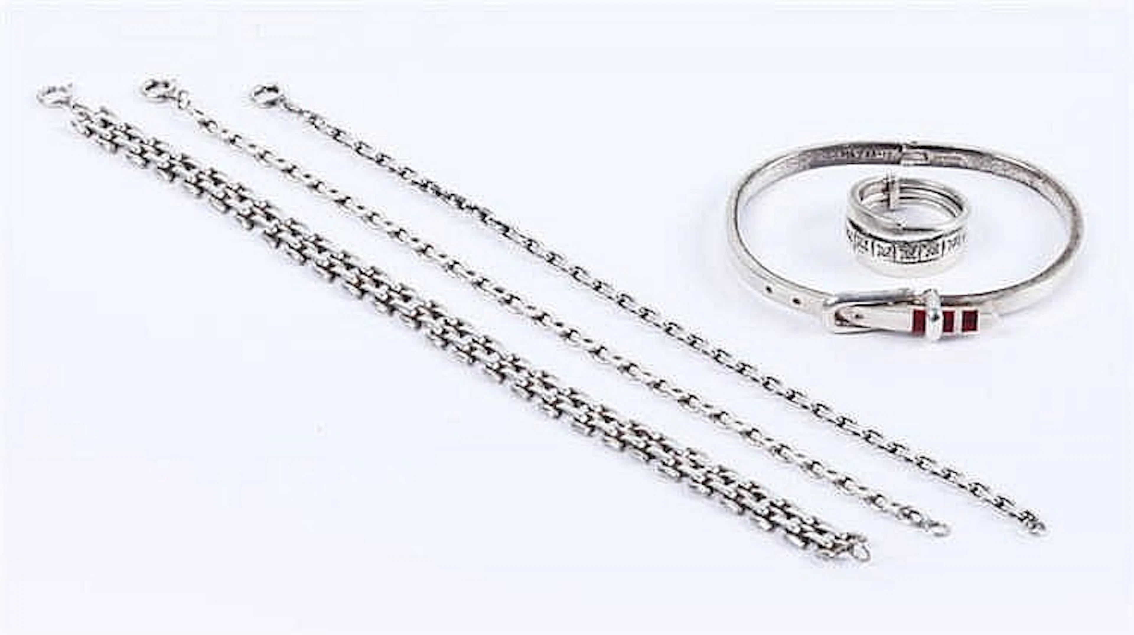 A GROUP OF STERLING SILVER JEWELRY