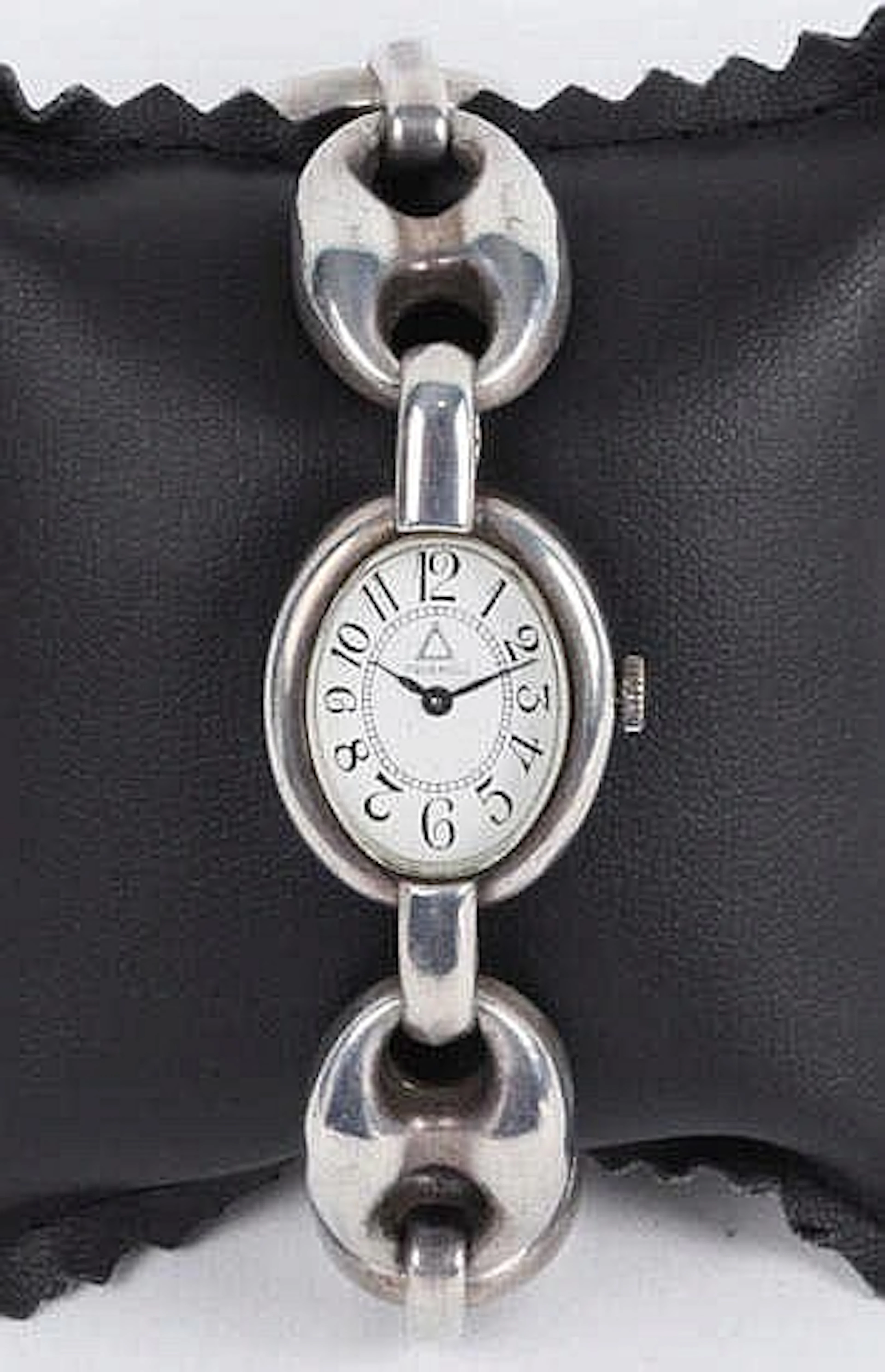 A VINTAGE WRISTWATCH, BY TRIANGLE