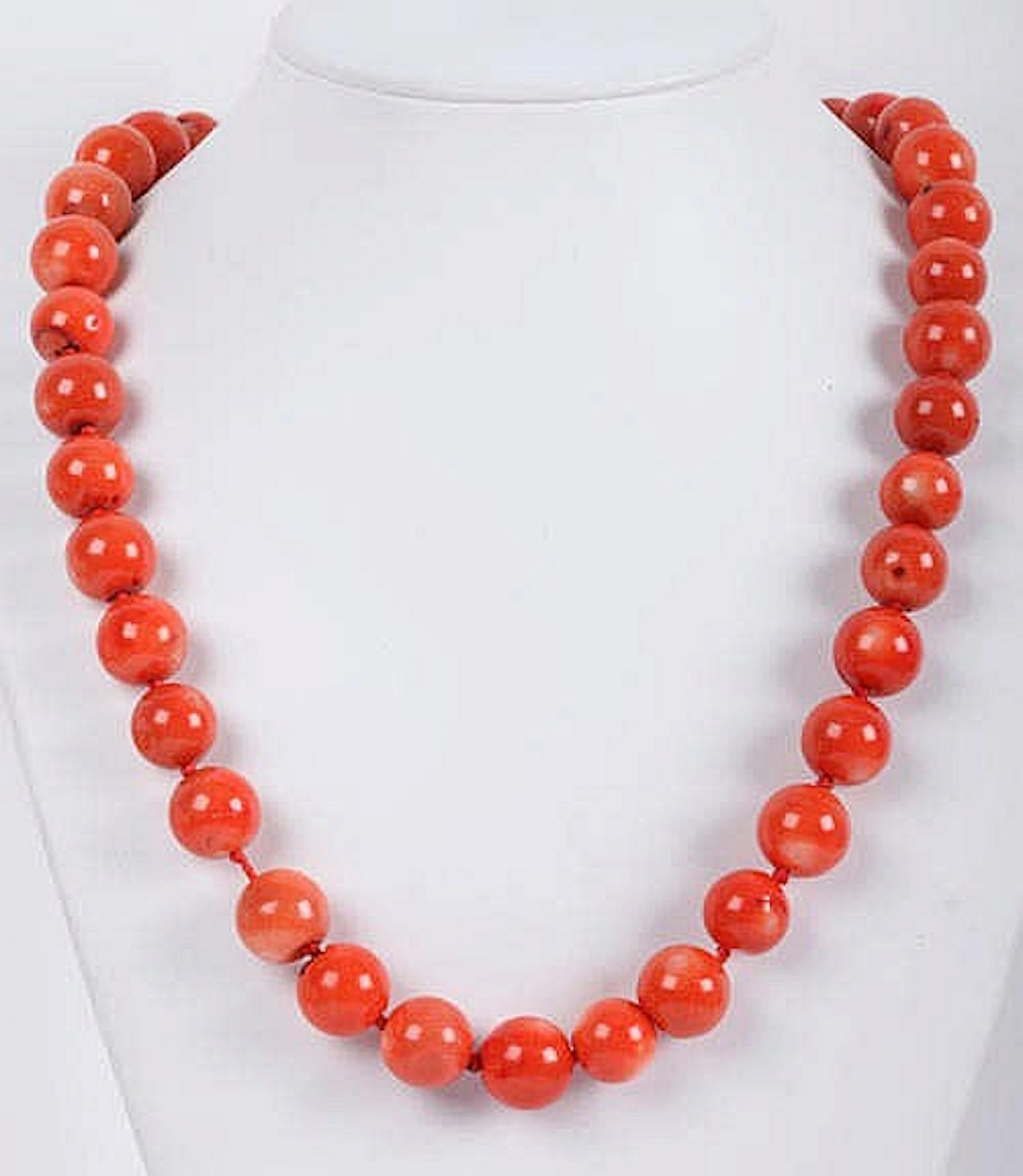 A CORAL BEAD NECKLACE