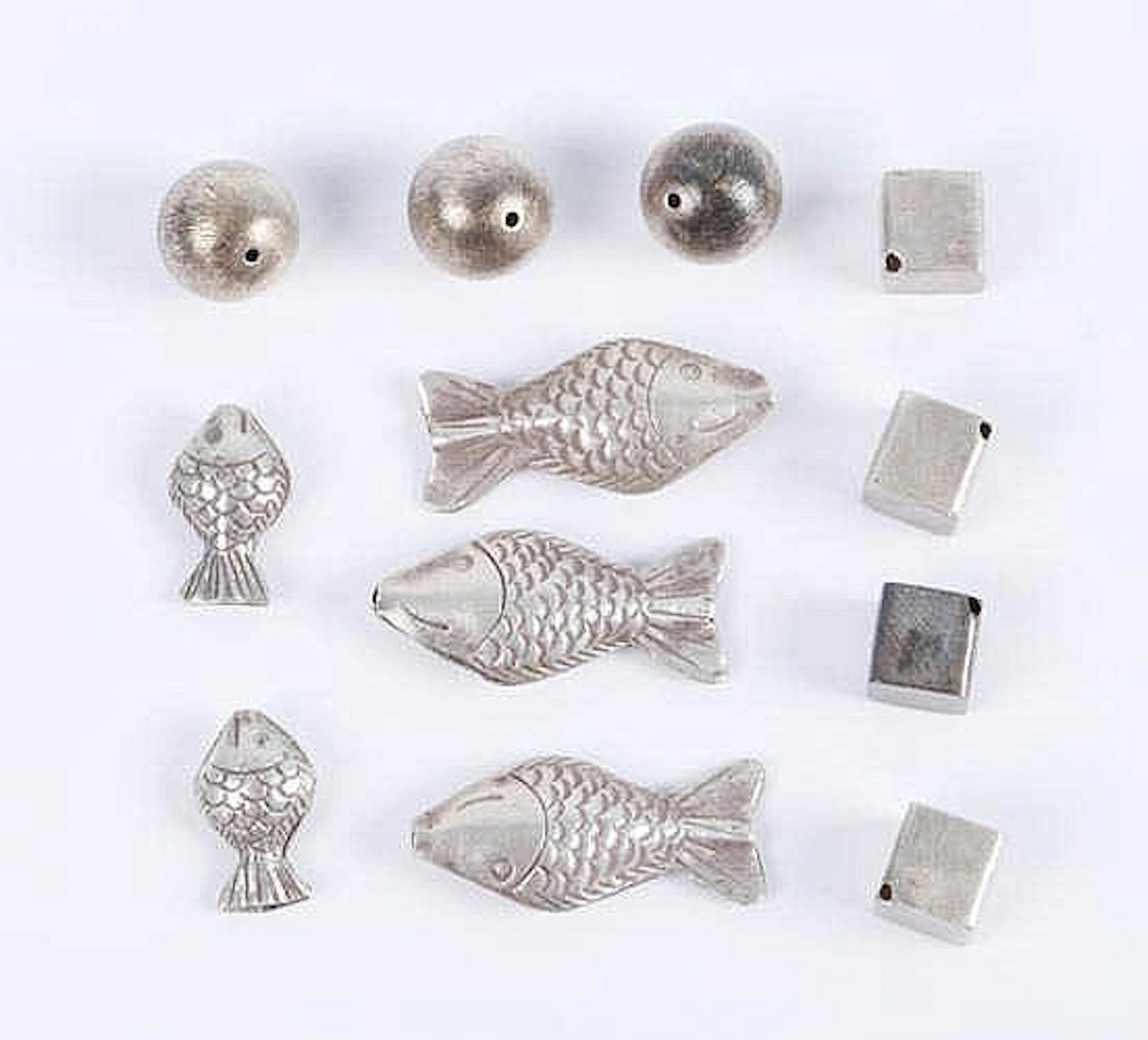 A GROUP OF STERLING SILVER BEADS