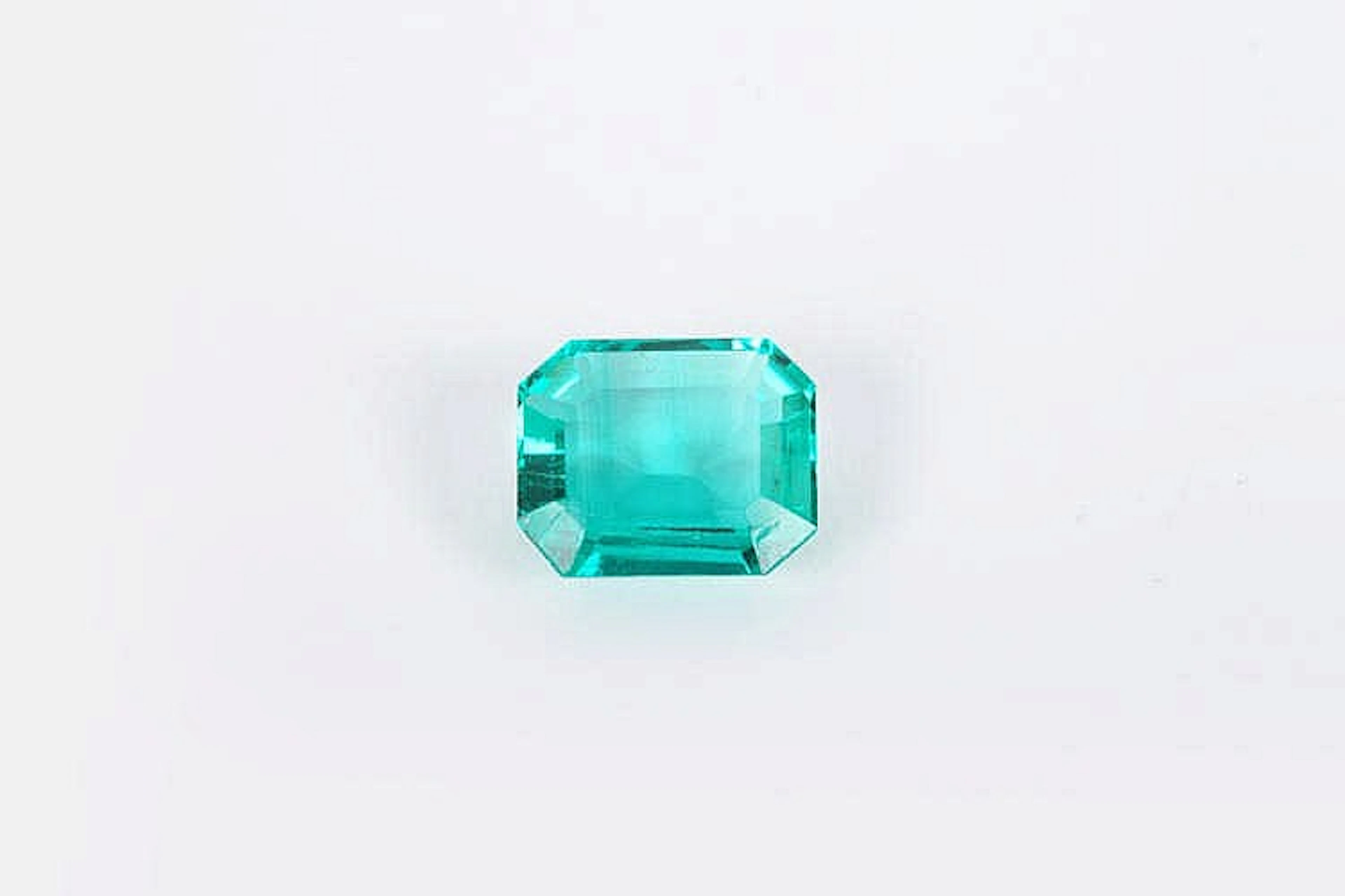 AN EMERALD GEMSTONE