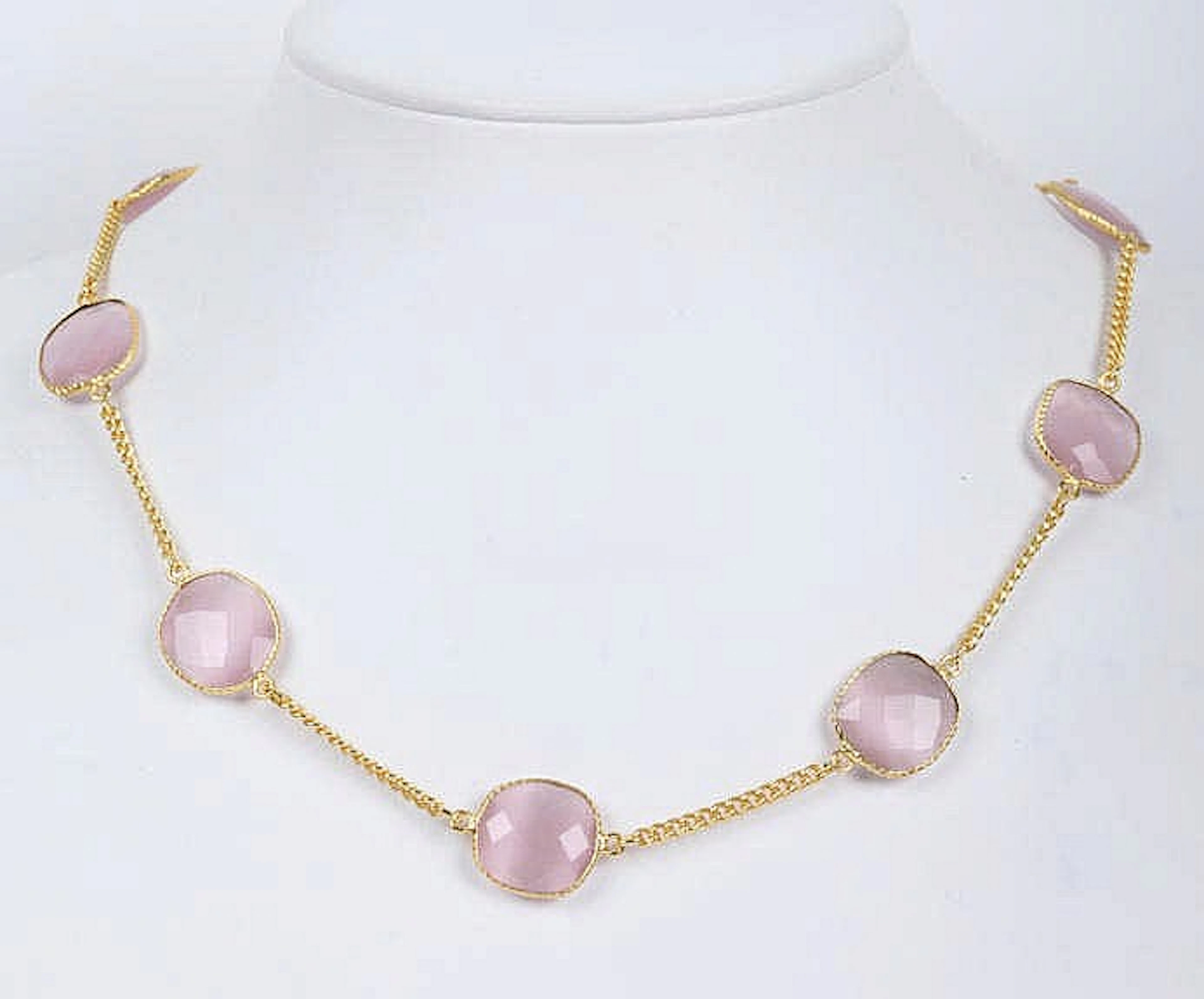 A QUARTZ NECKLACE