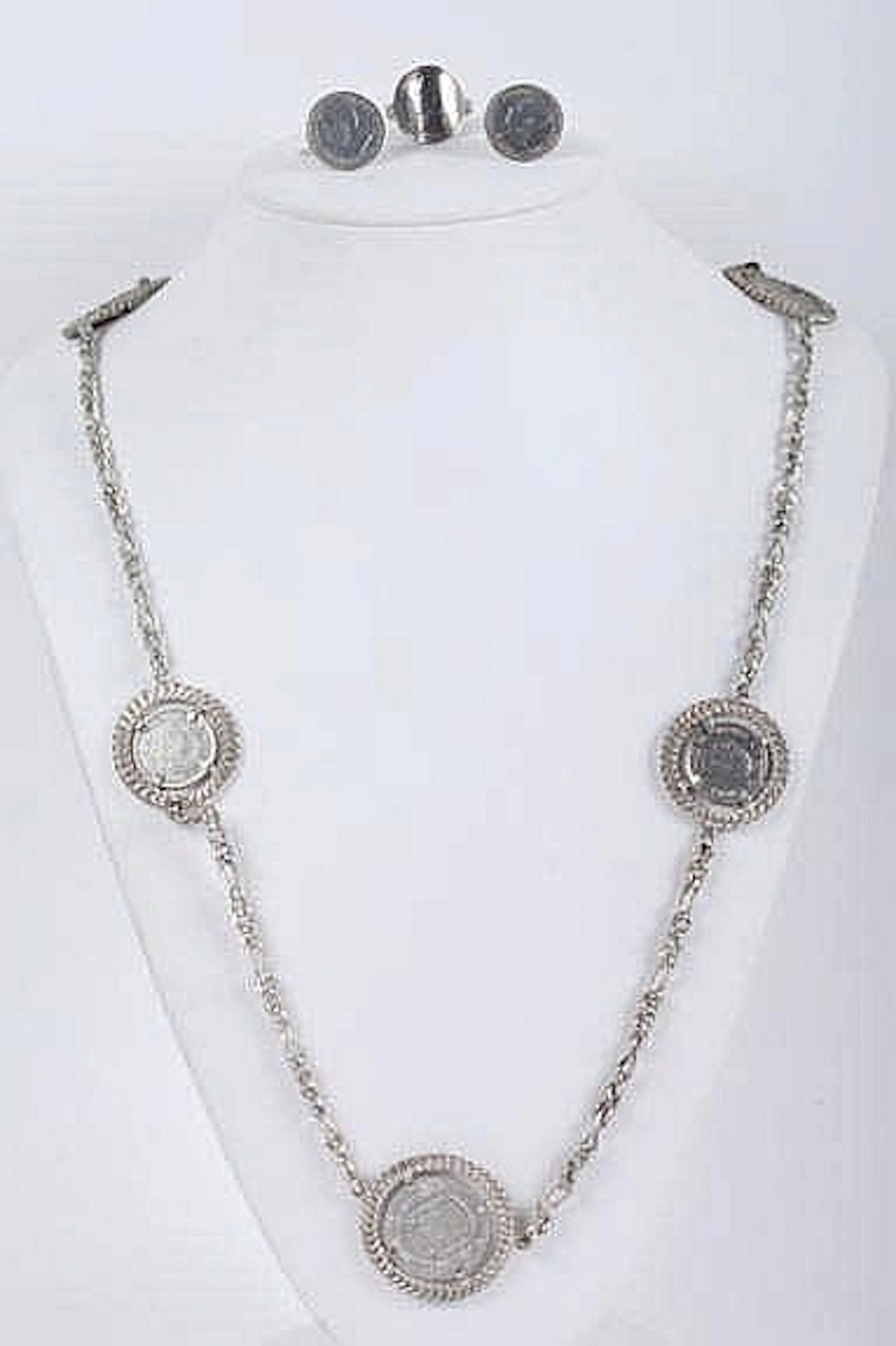 A GROUP OF VINTAGE SILVER JEWELRY