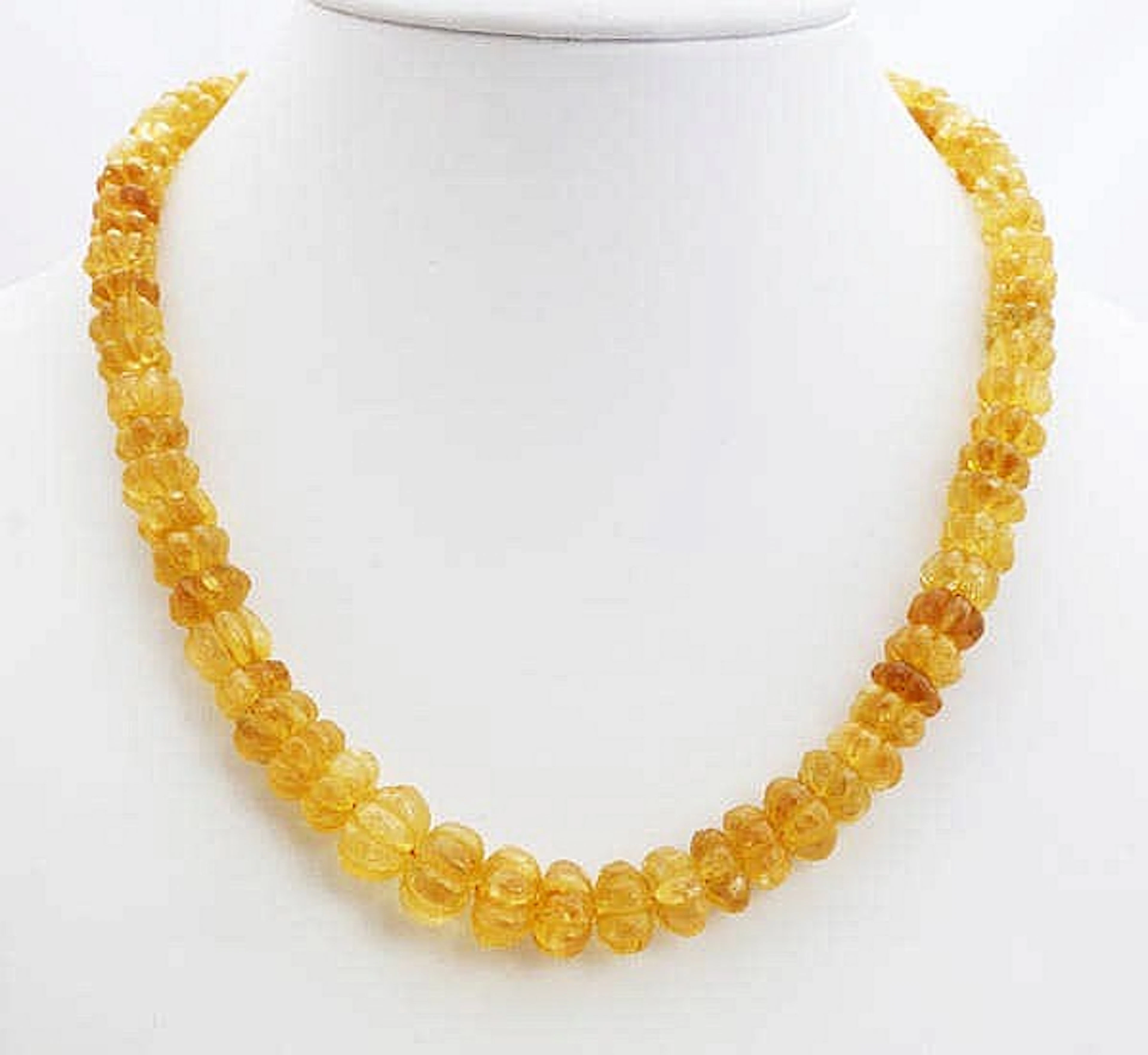 A QUARTZ NECKLACE