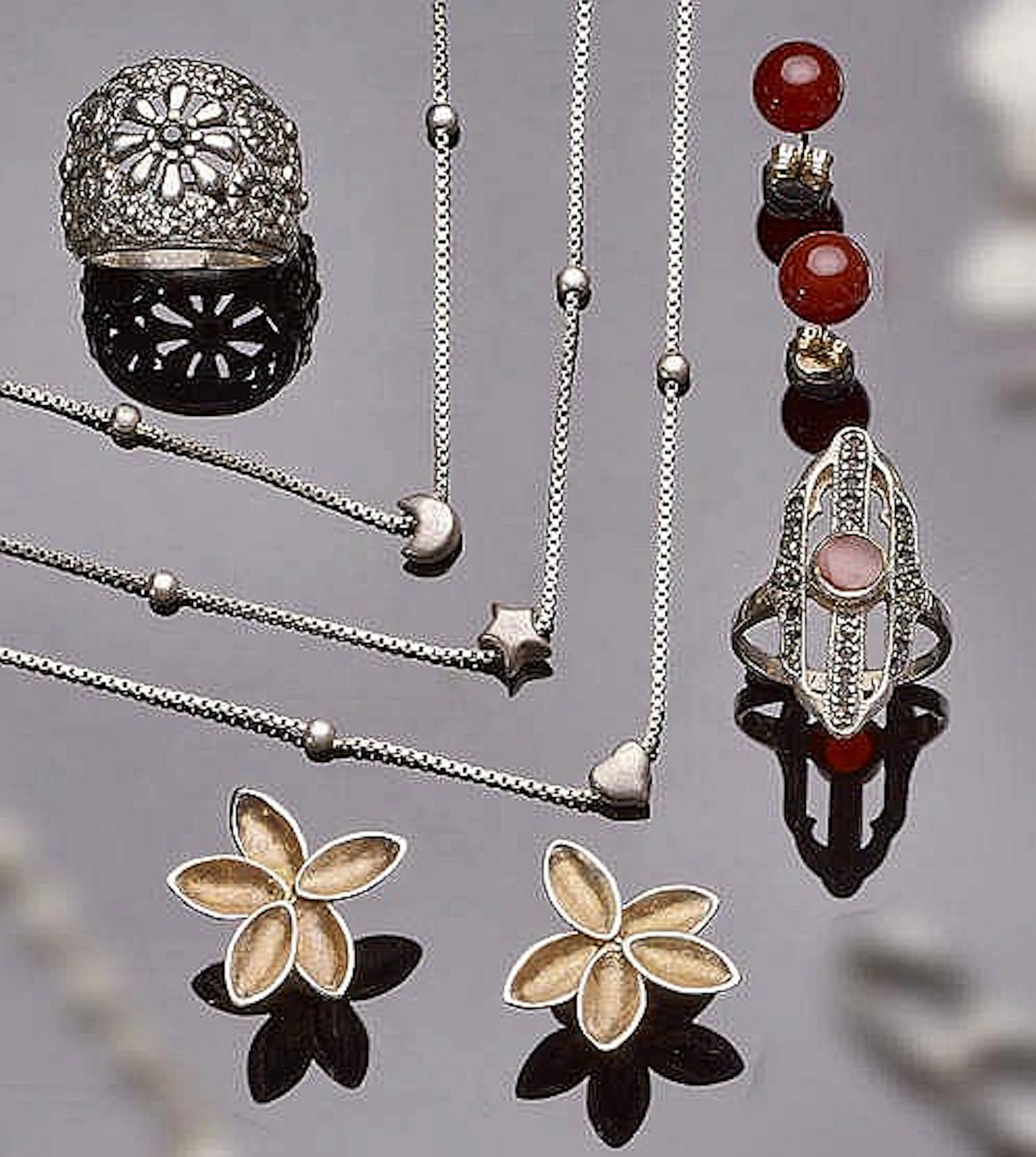 A GROUP OF STERLING SILVER JEWELRY