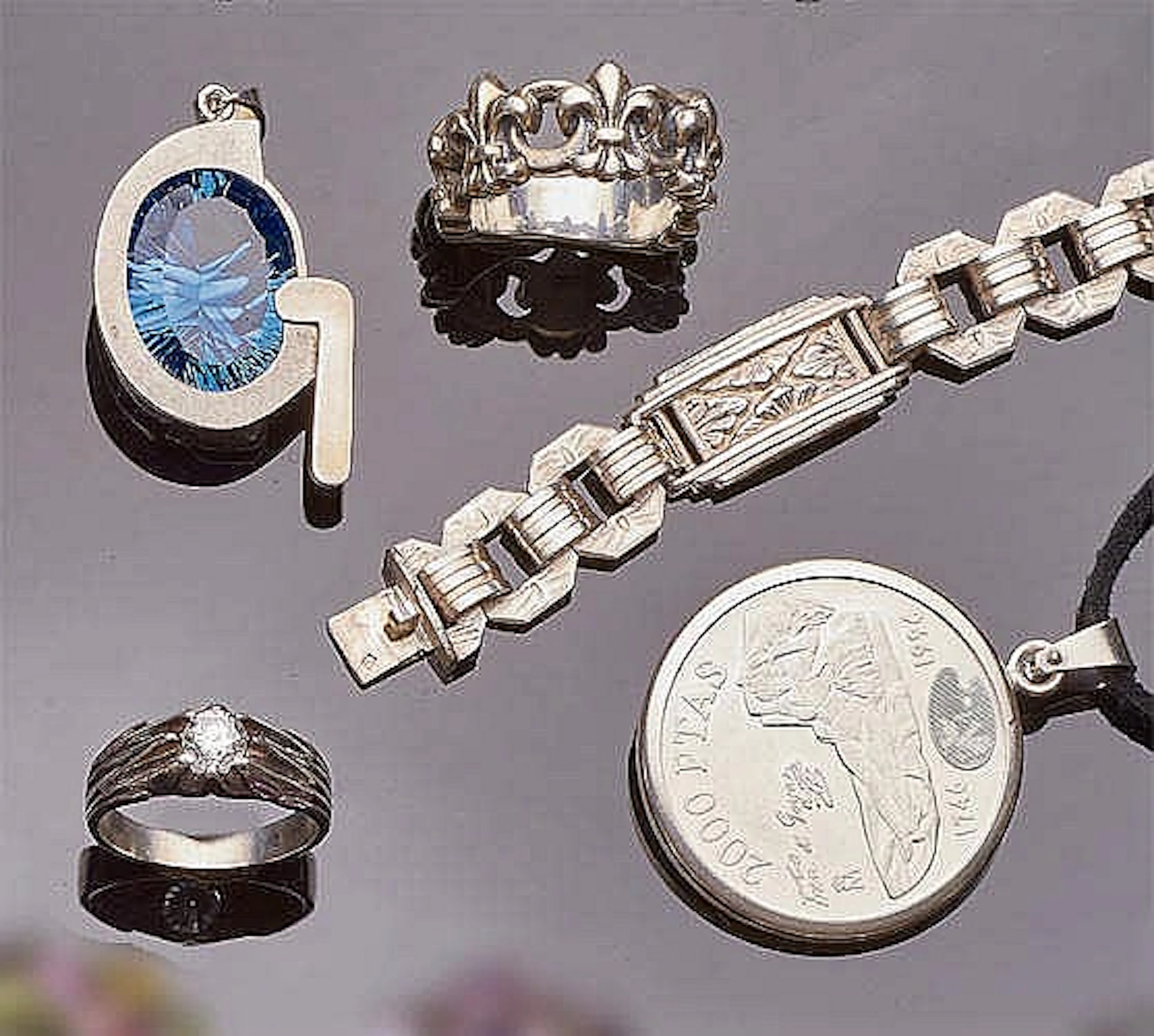 A GROUP OF STERLING SILVER JEWELRY