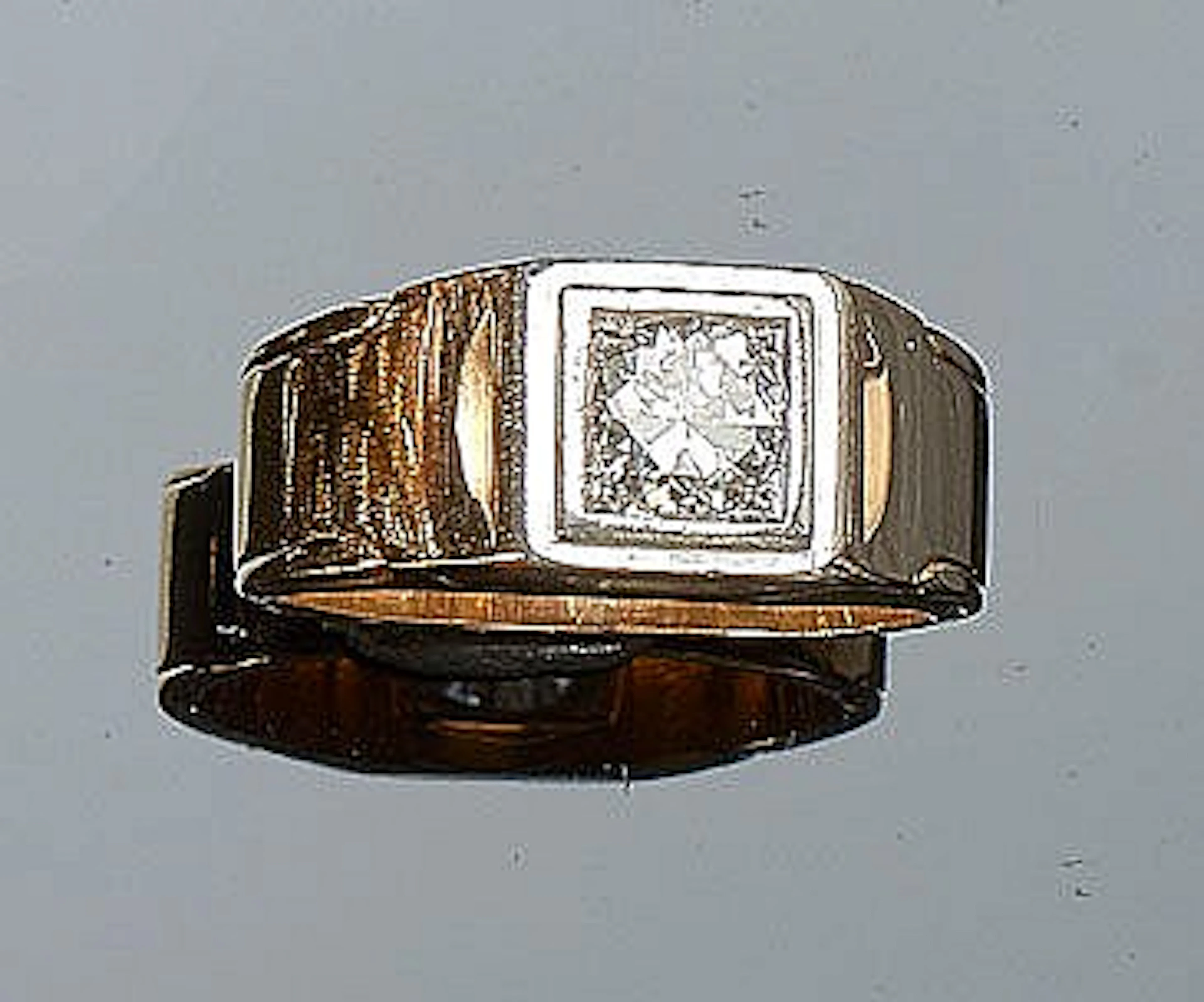 A GOLD AND DIAMOND MAN'S RING