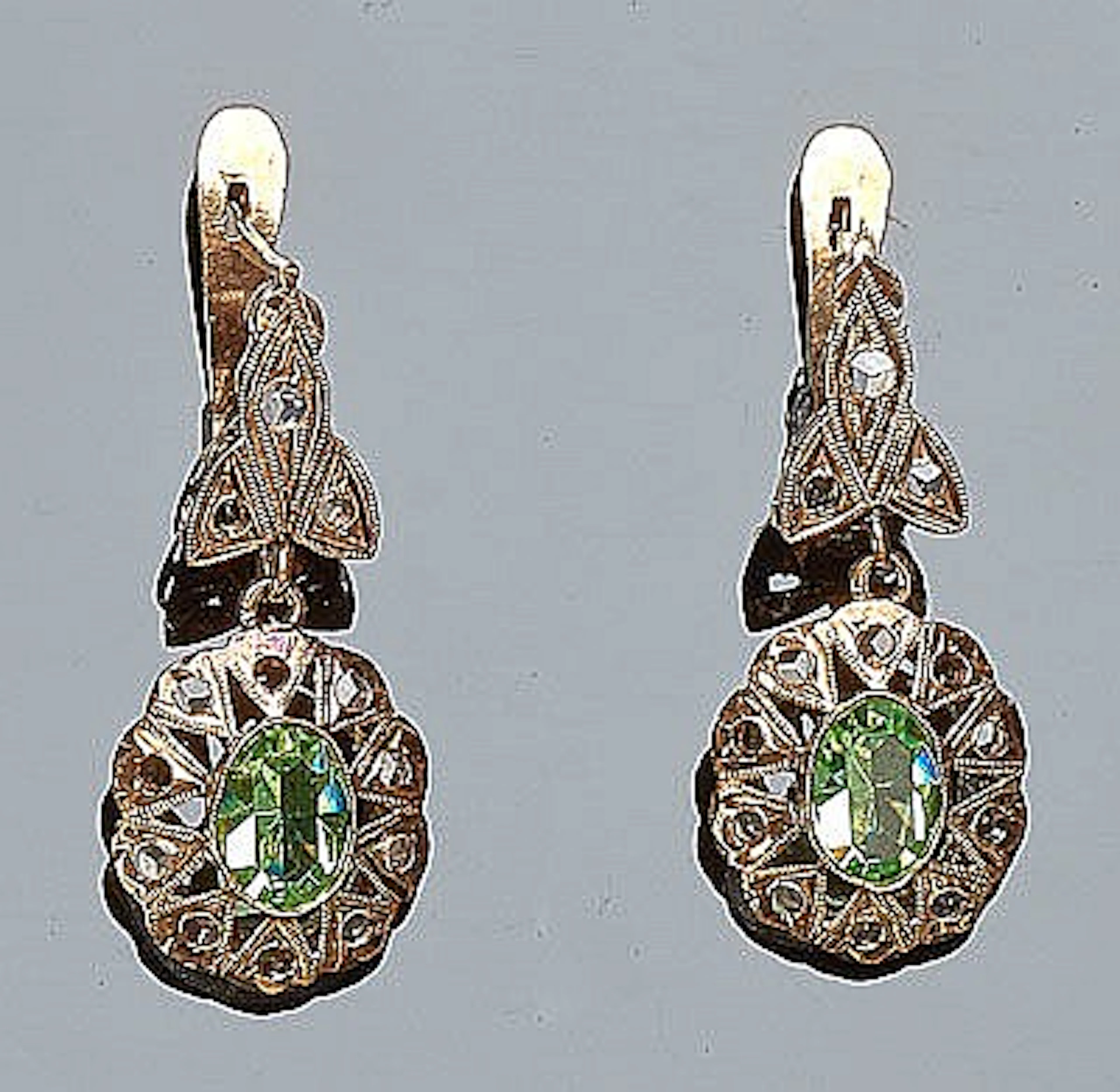 A PAIR OF VINTAGE GOLD AND SAPPHIRE EARRINGS
