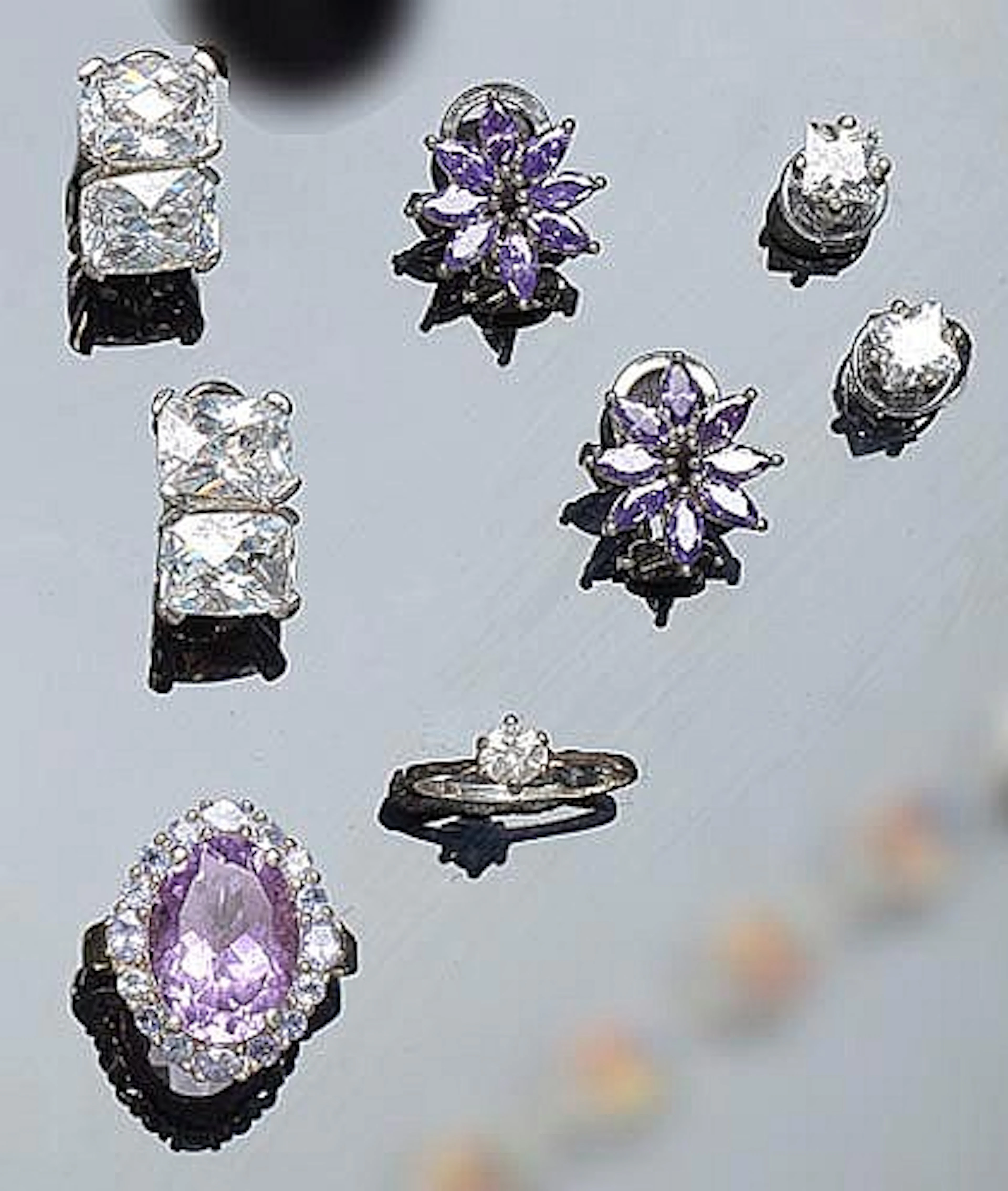 A SET OF SILVER JEWELRY
