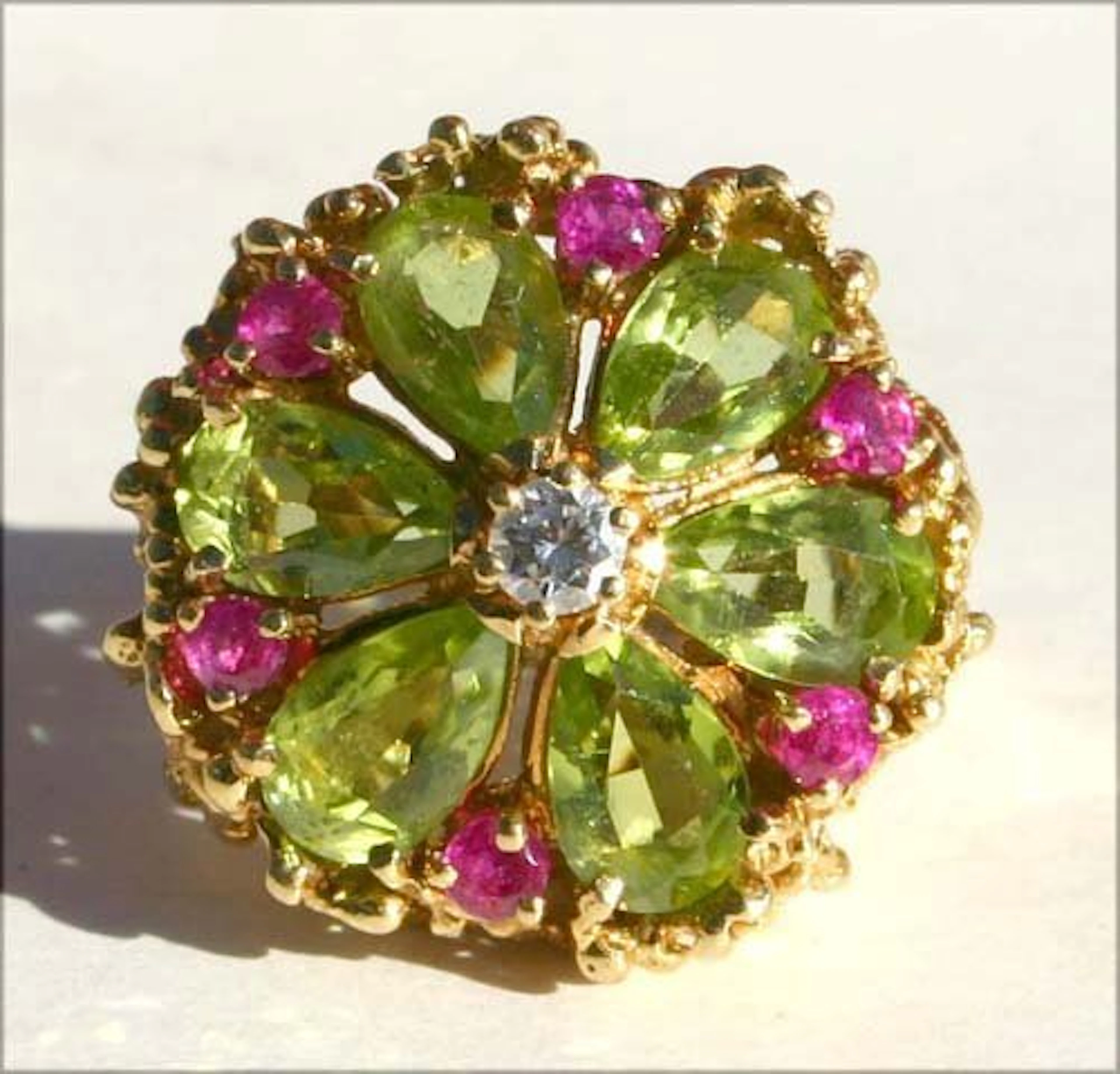 Beautiful 18k gold cocktail ring w diamond & semi